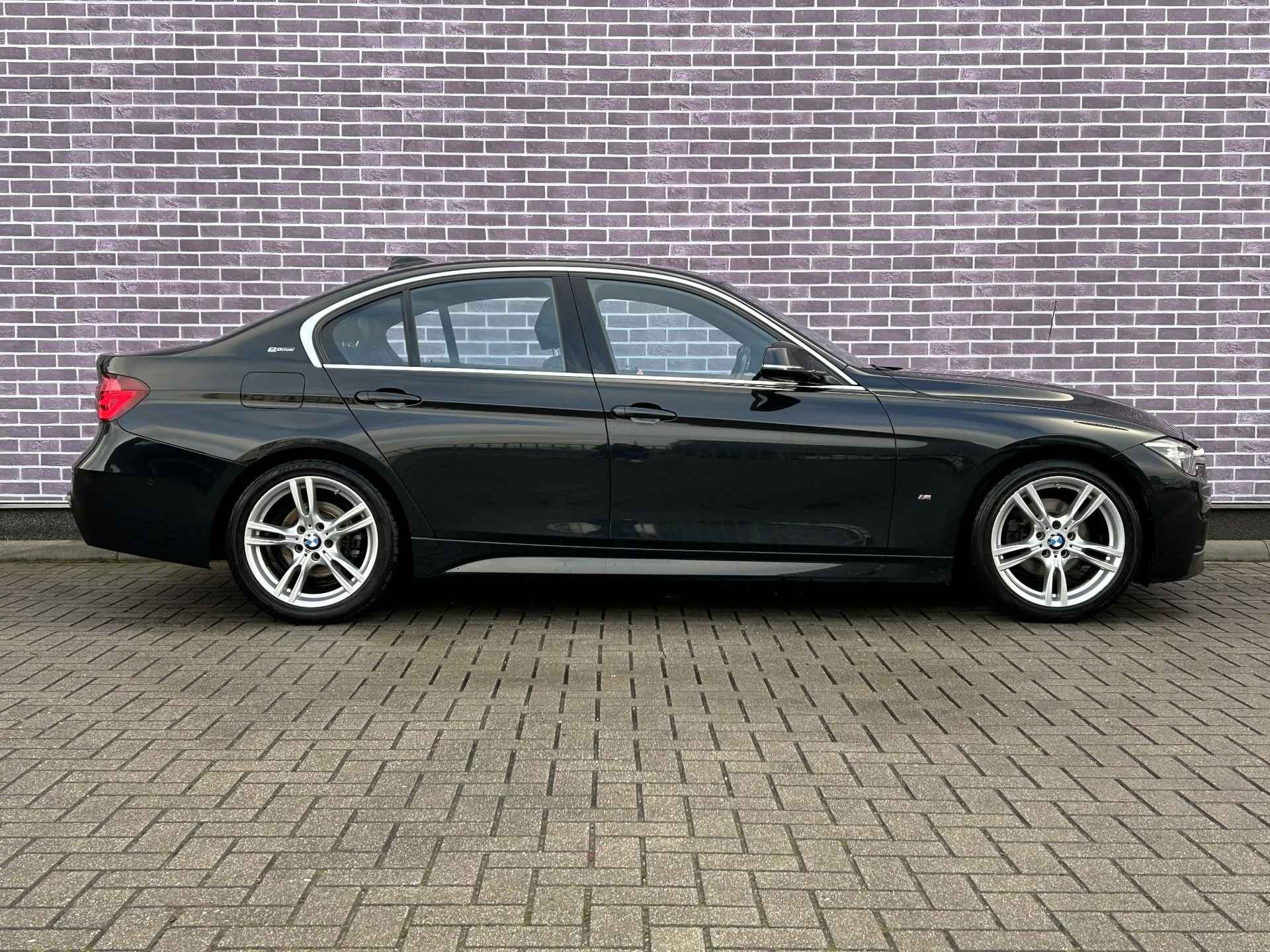 BMW 3-serie 330e Edition M Sport Shadow Executive | Cruise Control | Navigatie | Stoelverwarming | Climate Control | Leder | Parkeersensoren | Achteruitrijcamera | - 24/44