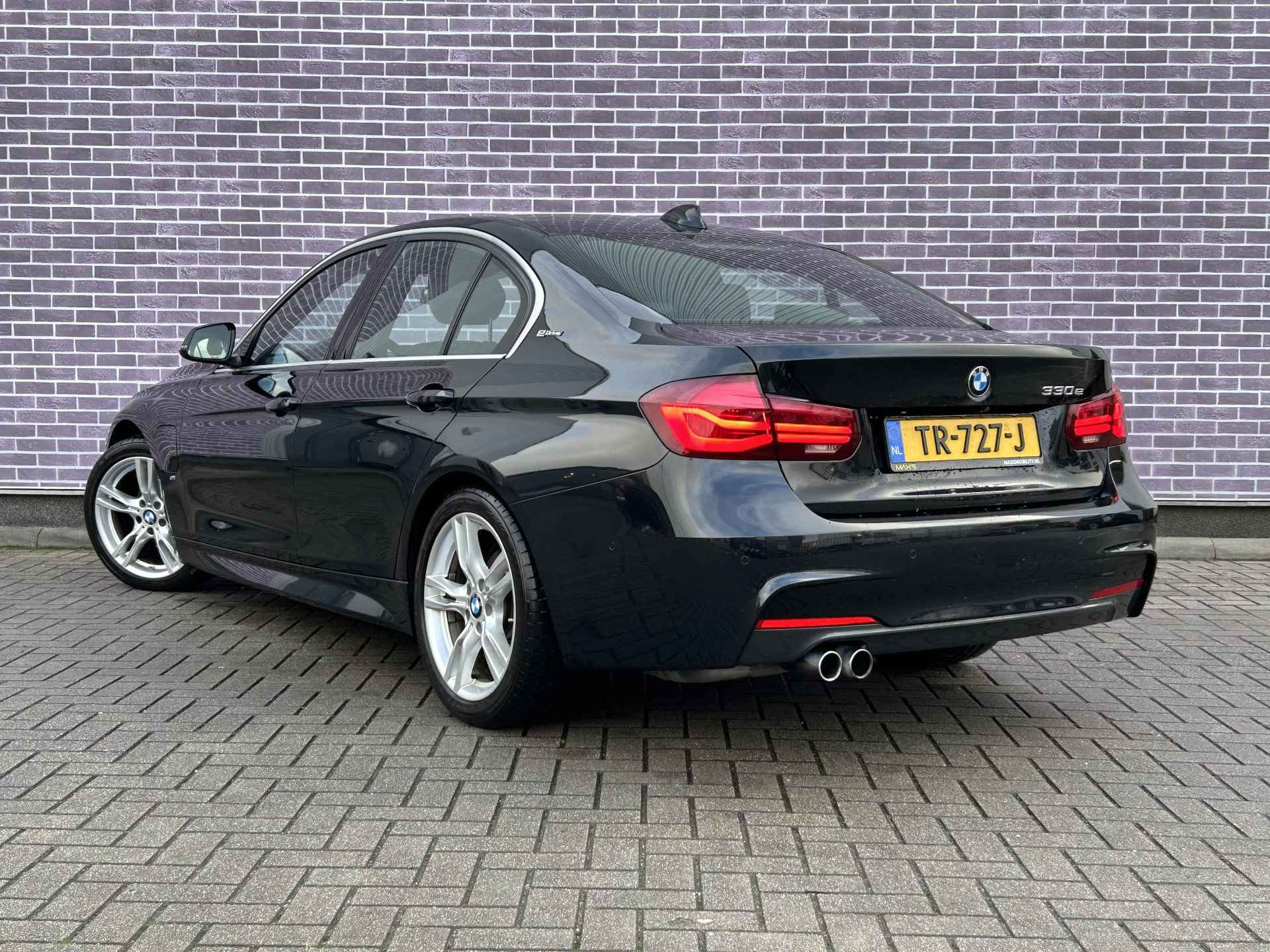 BMW 3-serie 330e Edition M Sport Shadow Executive | Cruise Control | Navigatie | Stoelverwarming | Climate Control | Leder | Parkeersensoren | Achteruitrijcamera | - 25/44