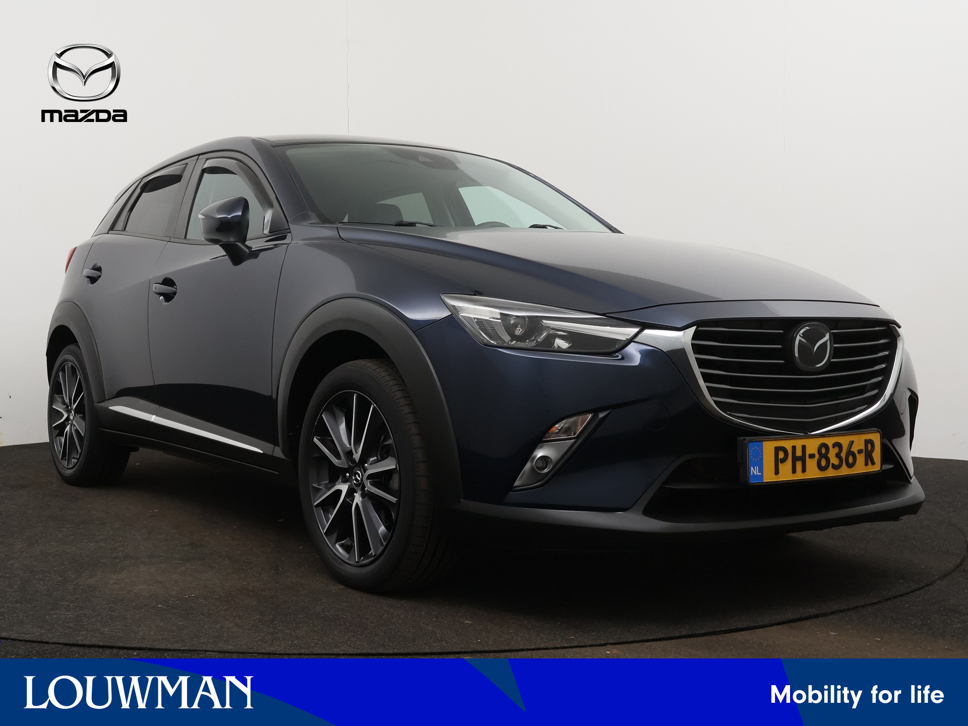 Mazda CX-3 2.0 SkyActiv-G 120 GT-M | Head up Display | Stoel en stuurwiel verwarmd | Dodehoek Ass. | Parkeersensoren acher | LM velgen | Navigatie | Camera |