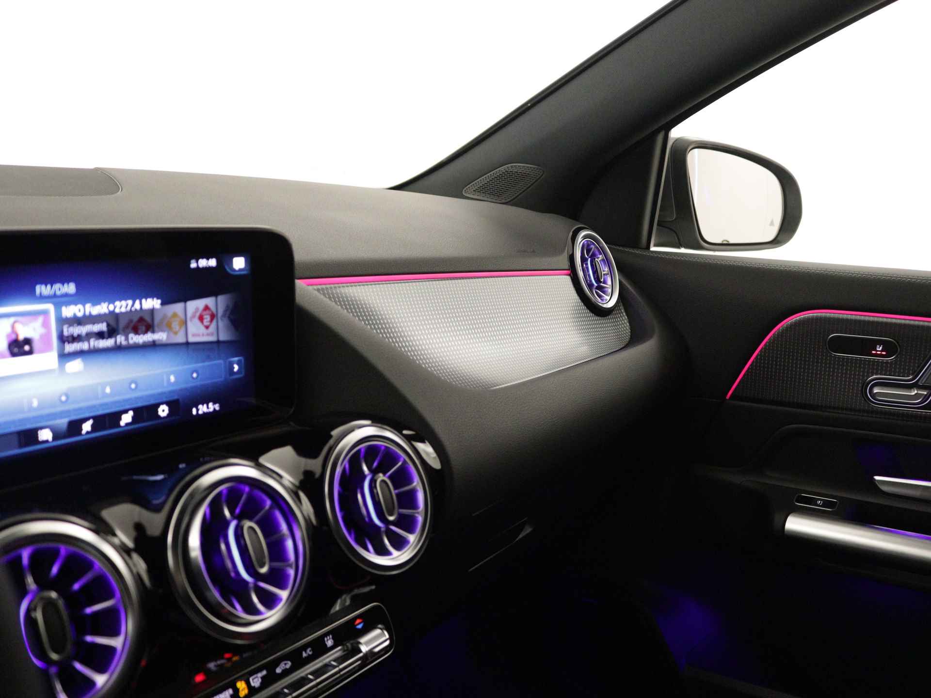 Mercedes-Benz EQA 250+ Business Edition 71 kWh | Trekhaak | Business Plus pakket | Smartphone integratie | KEYLESS-GO comfort pakket | Dodehoekassistent | Parkeerpakket met 360°-camera | Stoelverwarming vooraan | - 7/39