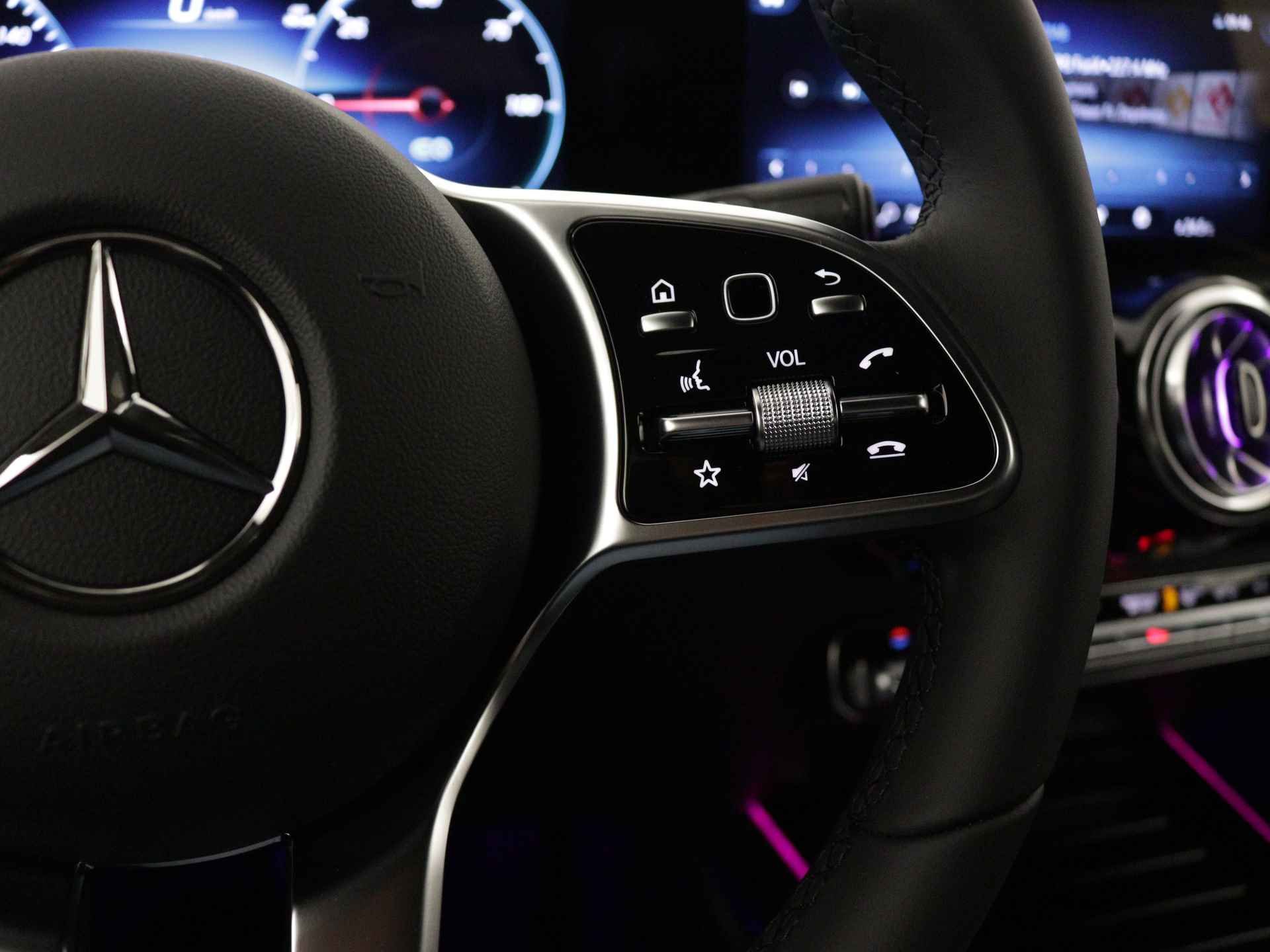 Mercedes-Benz EQA 250+ Business Edition 71 kWh | Trekhaak | Business Plus pakket | Smartphone integratie | KEYLESS-GO comfort pakket | Dodehoekassistent | Parkeerpakket met 360°-camera | Stoelverwarming vooraan | - 19/39
