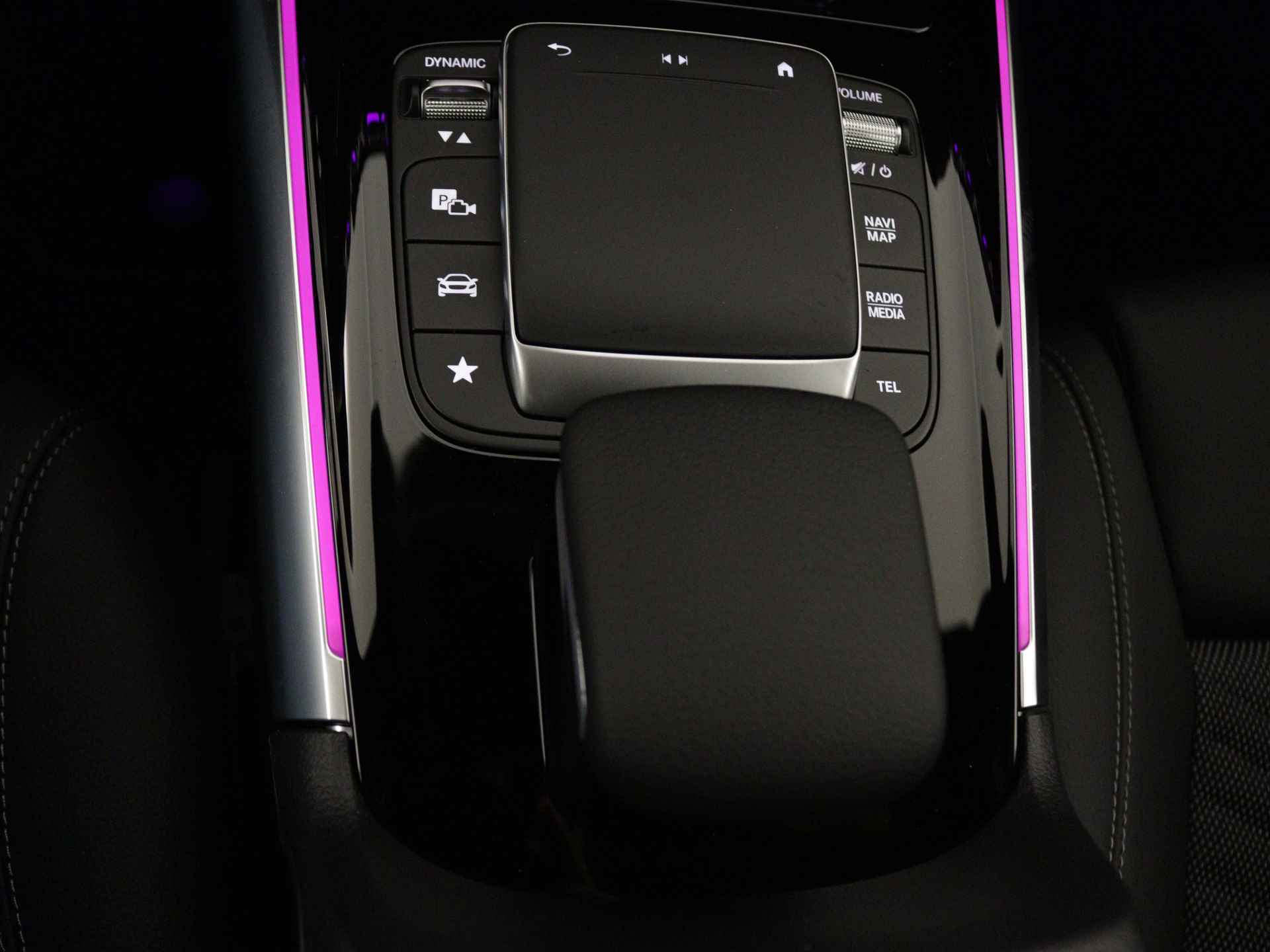 Mercedes-Benz EQA 250+ Business Edition 71 kWh | Trekhaak | Business Plus pakket | Smartphone integratie | KEYLESS-GO comfort pakket | Dodehoekassistent | Parkeerpakket met 360°-camera | Stoelverwarming vooraan | - 29/39