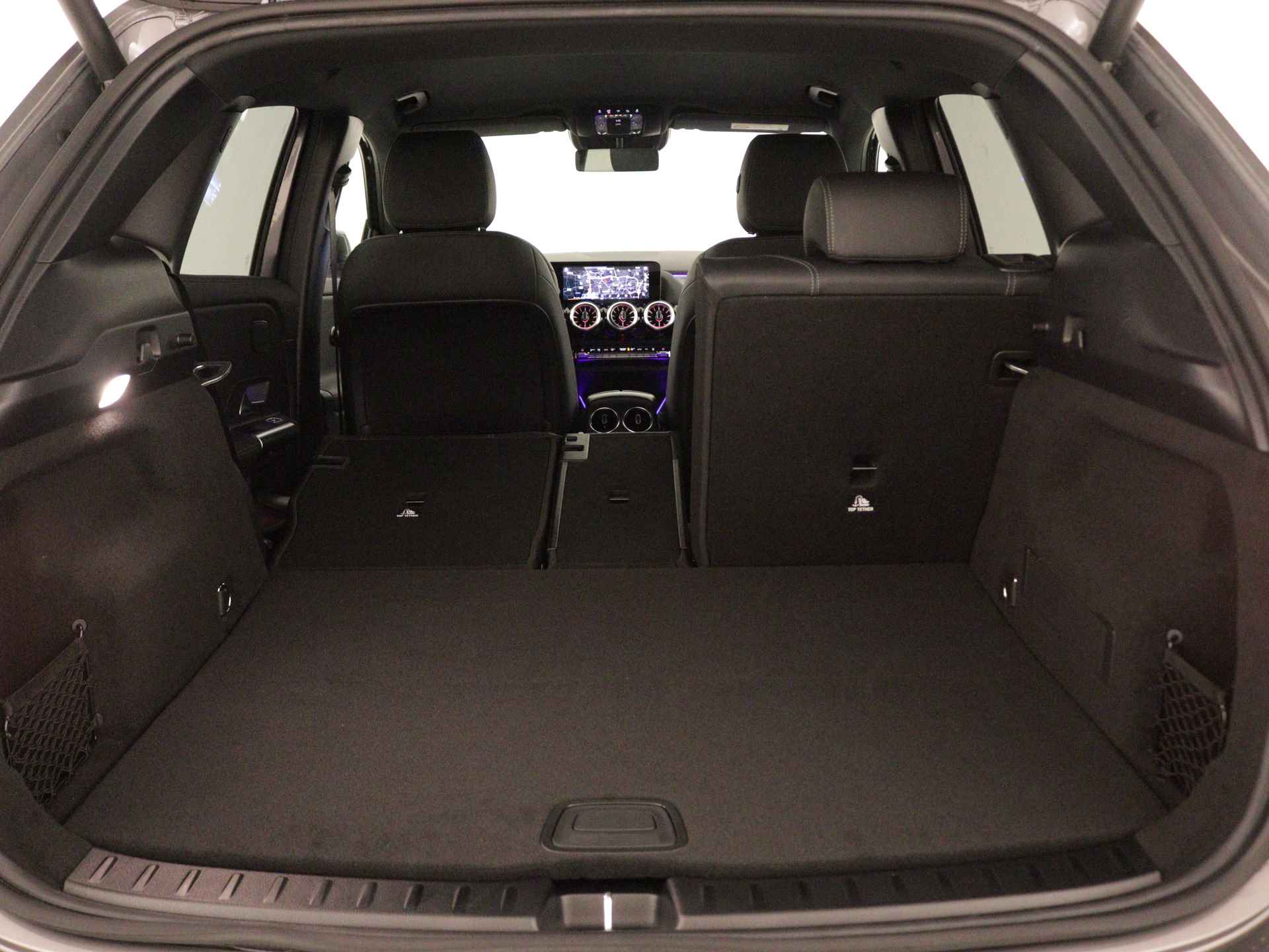Mercedes-Benz EQA 250+ Business Edition 71 kWh | Trekhaak | Business Plus pakket | Smartphone integratie | KEYLESS-GO comfort pakket | Dodehoekassistent | Parkeerpakket met 360°-camera | Stoelverwarming vooraan | - 33/39