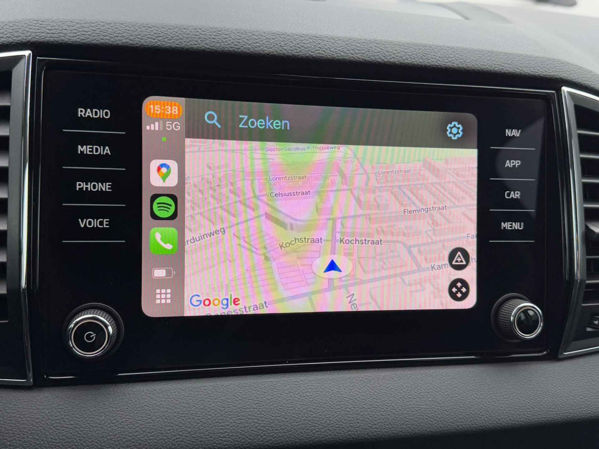 Skoda Karoq 1.5 TSI ACT Business Edition 150pk automaat | ECC | Camera | Carplay | 16LM - 17/33