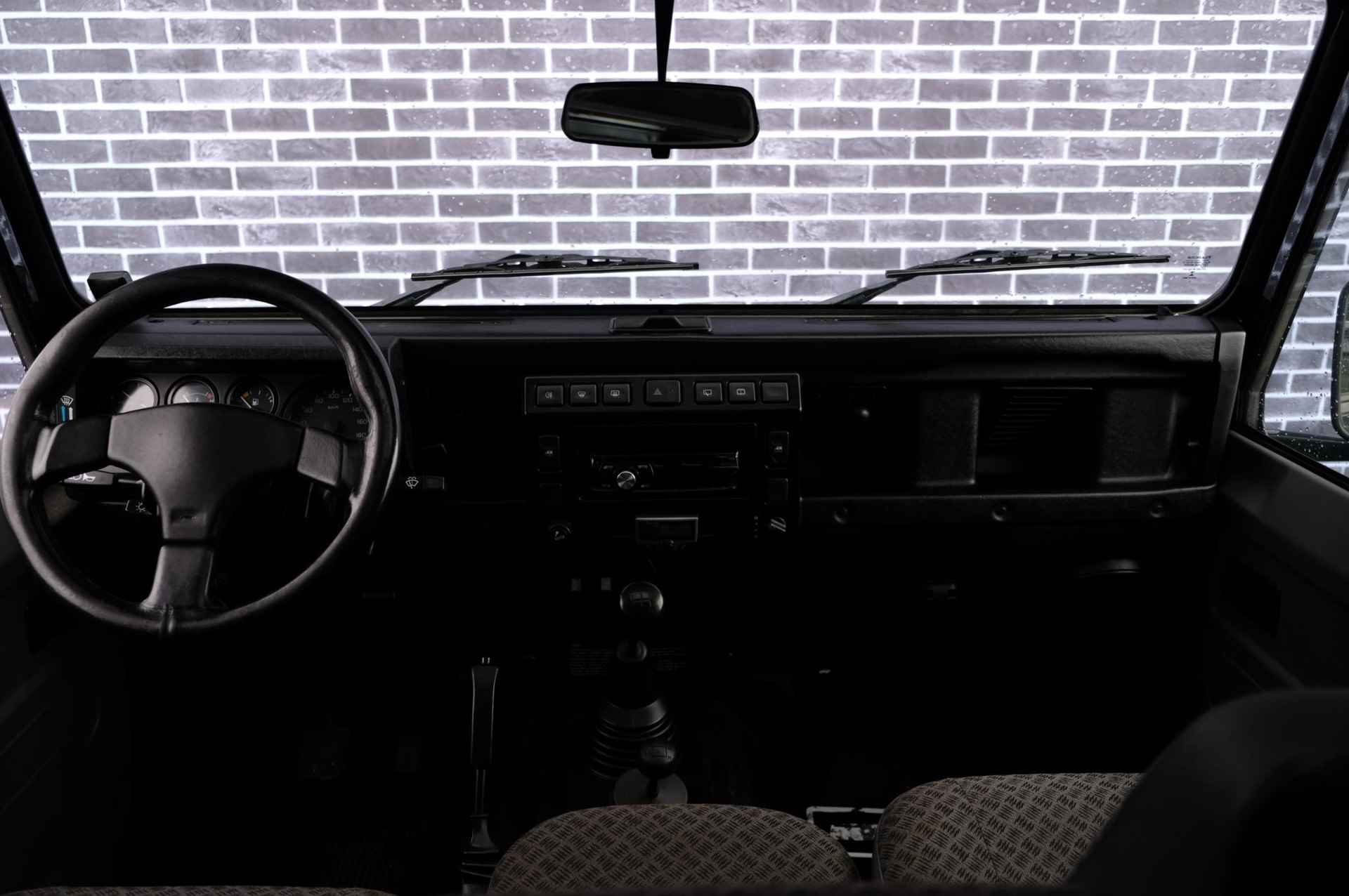 Land Rover Defender 2.5 Td5 90" Hard Top | Trekhaak | Kanteldak | Airco | Radio - 9/30