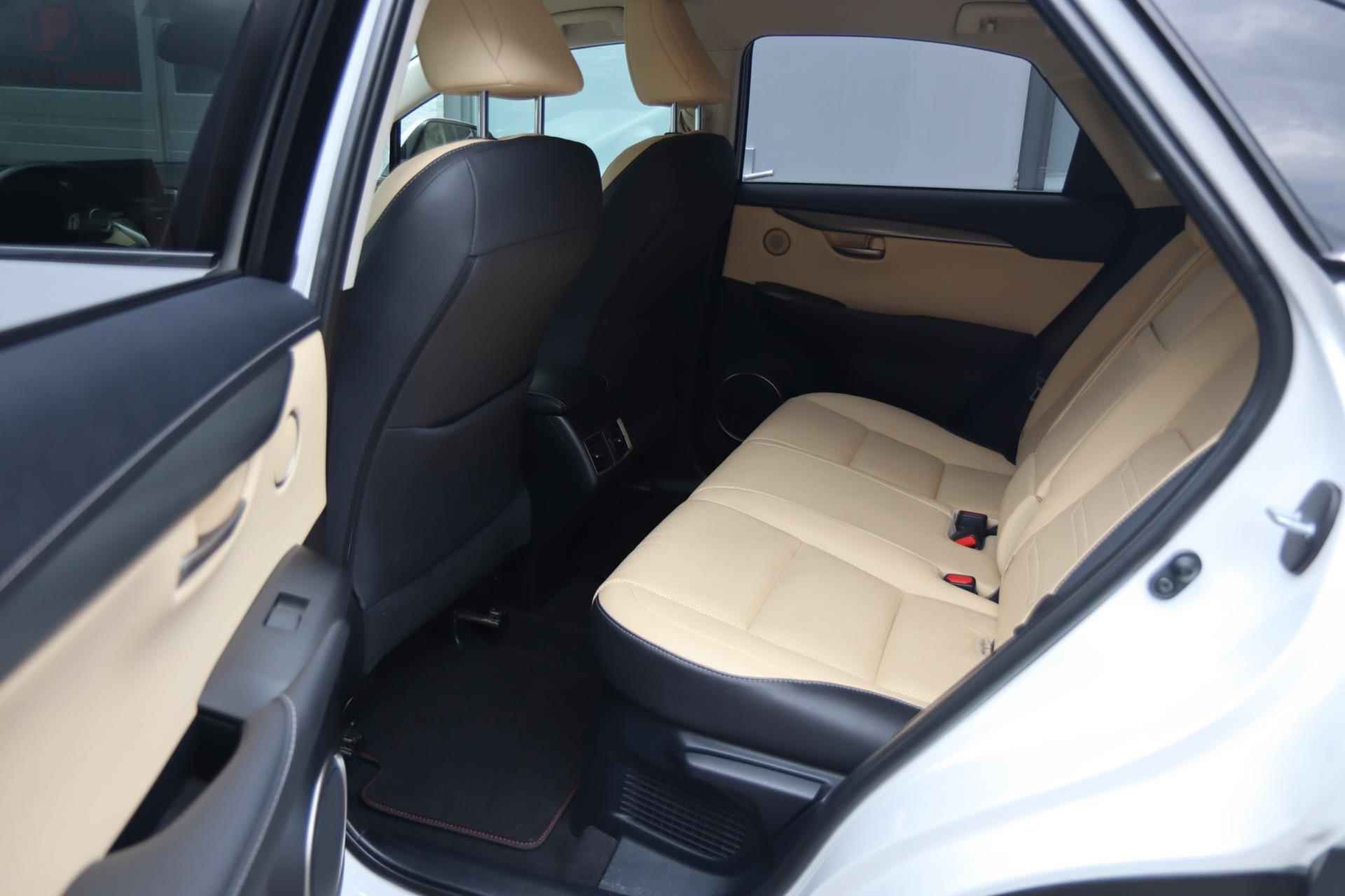 Lexus NX 300h Luxury Line / KEYLESS / LEDER / CAMERA / NAVI / ELEK. STOELEN - 12/40