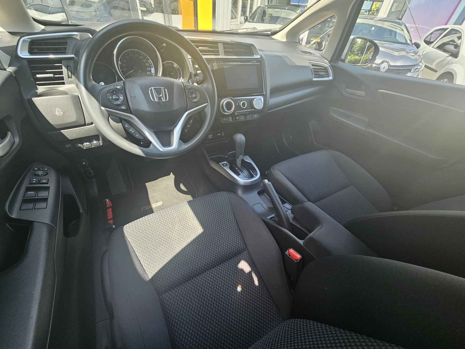 Honda Jazz 1.3 i-VTEC 102pk AUT Comfort | Navigatie | Lm velgen | Climat Control | Cruise | Trekhaak | incl. Bovag rijklaarpakket met 12 maanden garantie | - 14/40