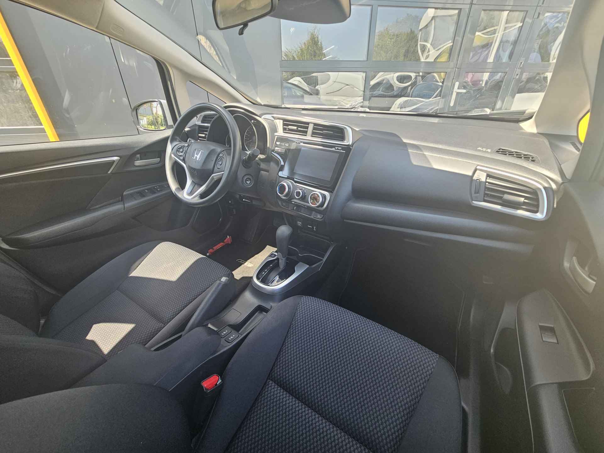 Honda Jazz 1.3 i-VTEC 102pk AUT Comfort | Navigatie | Lm velgen | Climat Control | Cruise | Trekhaak | incl. Bovag rijklaarpakket met 12 maanden garantie | - 15/40