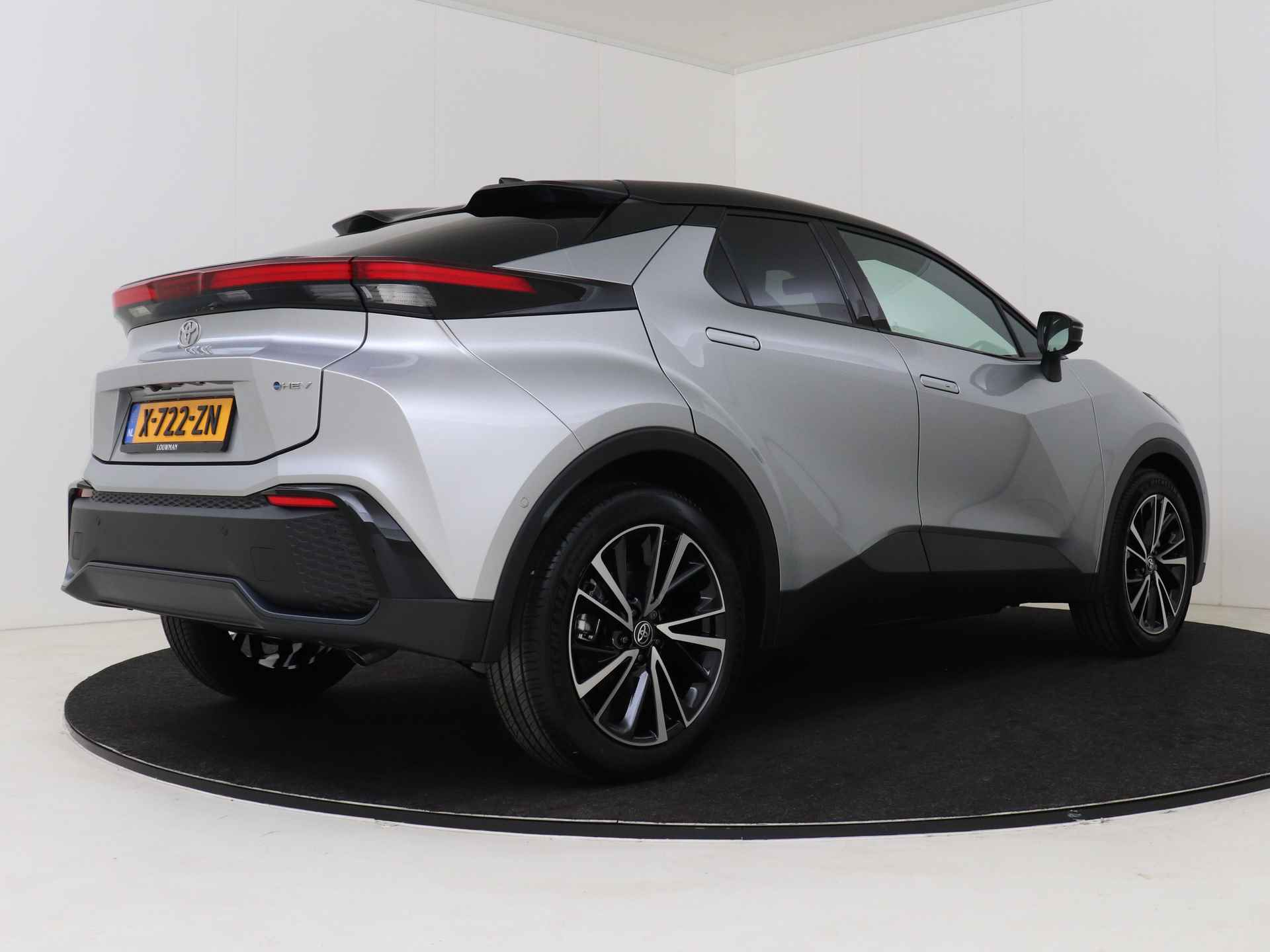 Toyota C-HR 1.8 Hybrid Executive DEMO | Climate Control | Cruise Control Adaptive | 360 camera | Parkeersensoren+ assistent | Elektrische achterklep | - 3/46