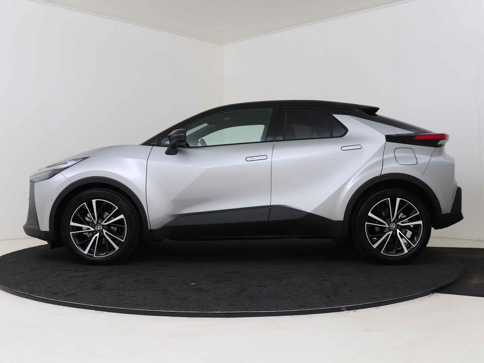 Toyota C-HR 1.8 Hybrid Executive DEMO | Climate Control | Cruise Control Adaptive | 360 camera | Parkeersensoren+ assistent | Elektrische achterklep | - 4/46