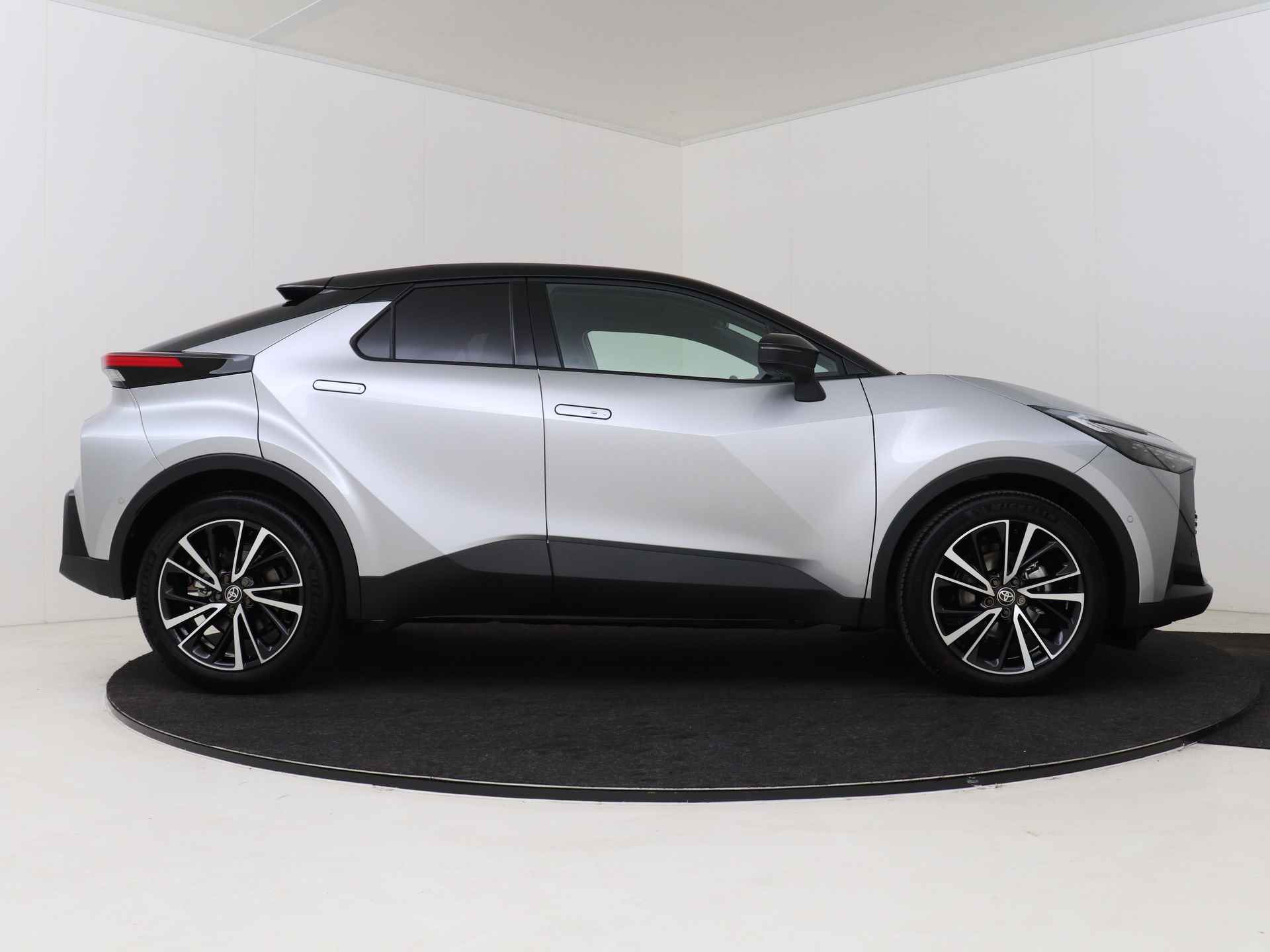 Toyota C-HR 1.8 Hybrid Executive DEMO | Climate Control | Cruise Control Adaptive | 360 camera | Parkeersensoren+ assistent | Elektrische achterklep | - 12/46