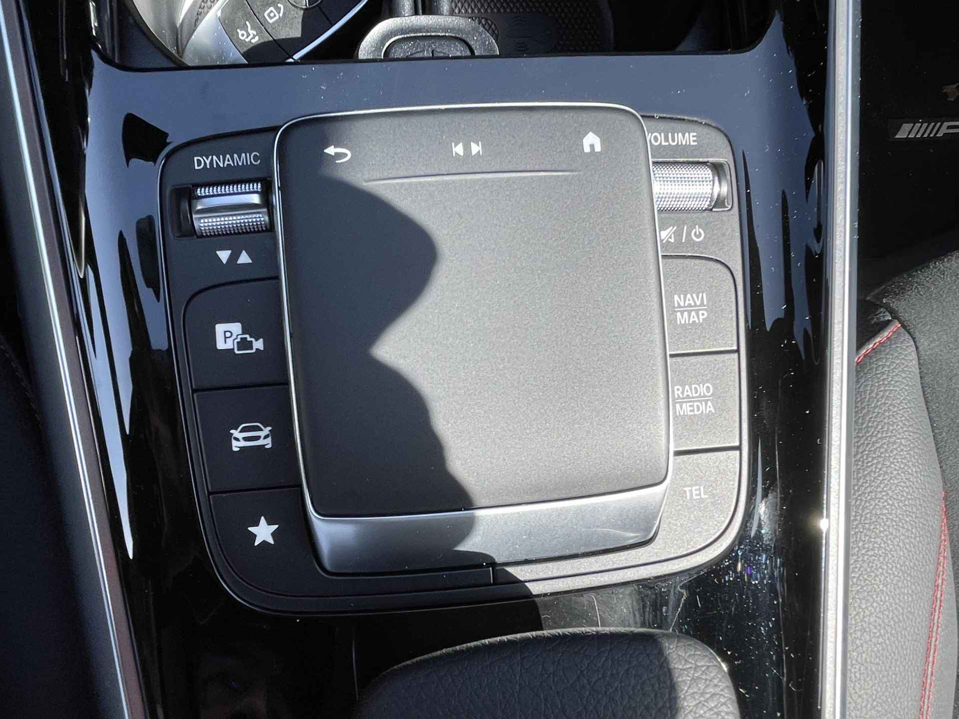 Mercedes-Benz B-klasse 250 e AMG Line | Nightpakket | Panoramadak | Achteruitrijcamera | Stoelverwarming | Dodehoekassistent | Sfeerverlichting | Trekhaak | Apple & Android Carplay - 18/32