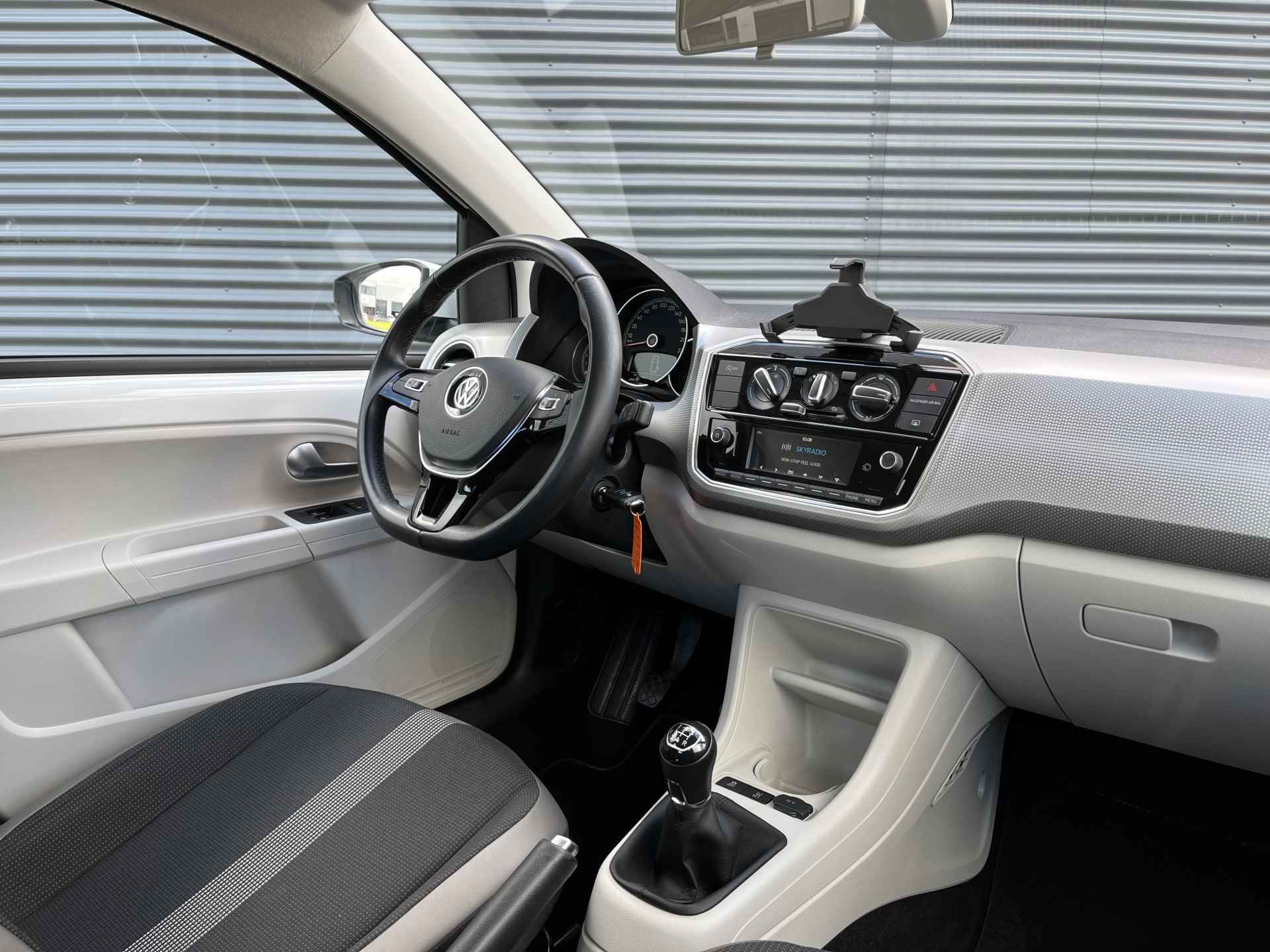 Volkswagen up! 1.0 BMT high up! | Lichtmetalen Velgen | Airco | Cruise Control - 15/33
