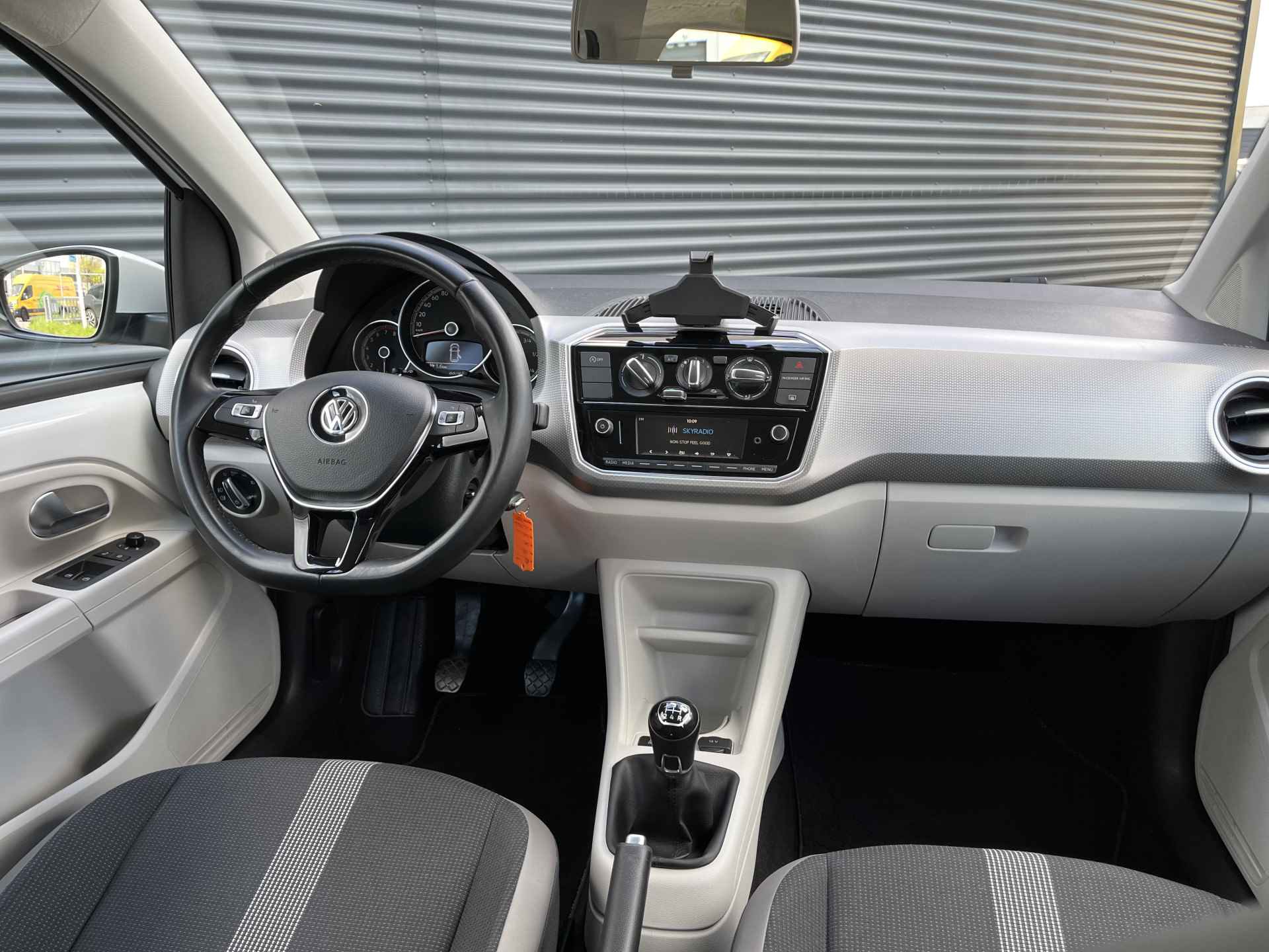 Volkswagen up! 1.0 BMT high up! | Lichtmetalen Velgen | Airco | Cruise Control - 18/33