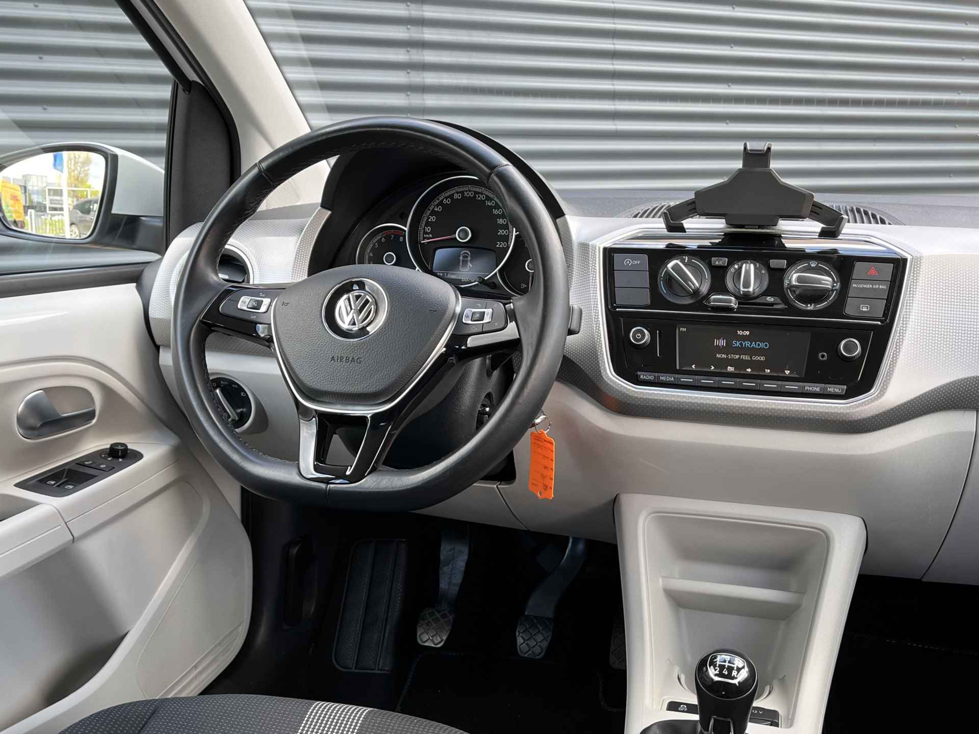 Volkswagen up! 1.0 BMT high up! | Lichtmetalen Velgen | Airco | Cruise Control - 19/33