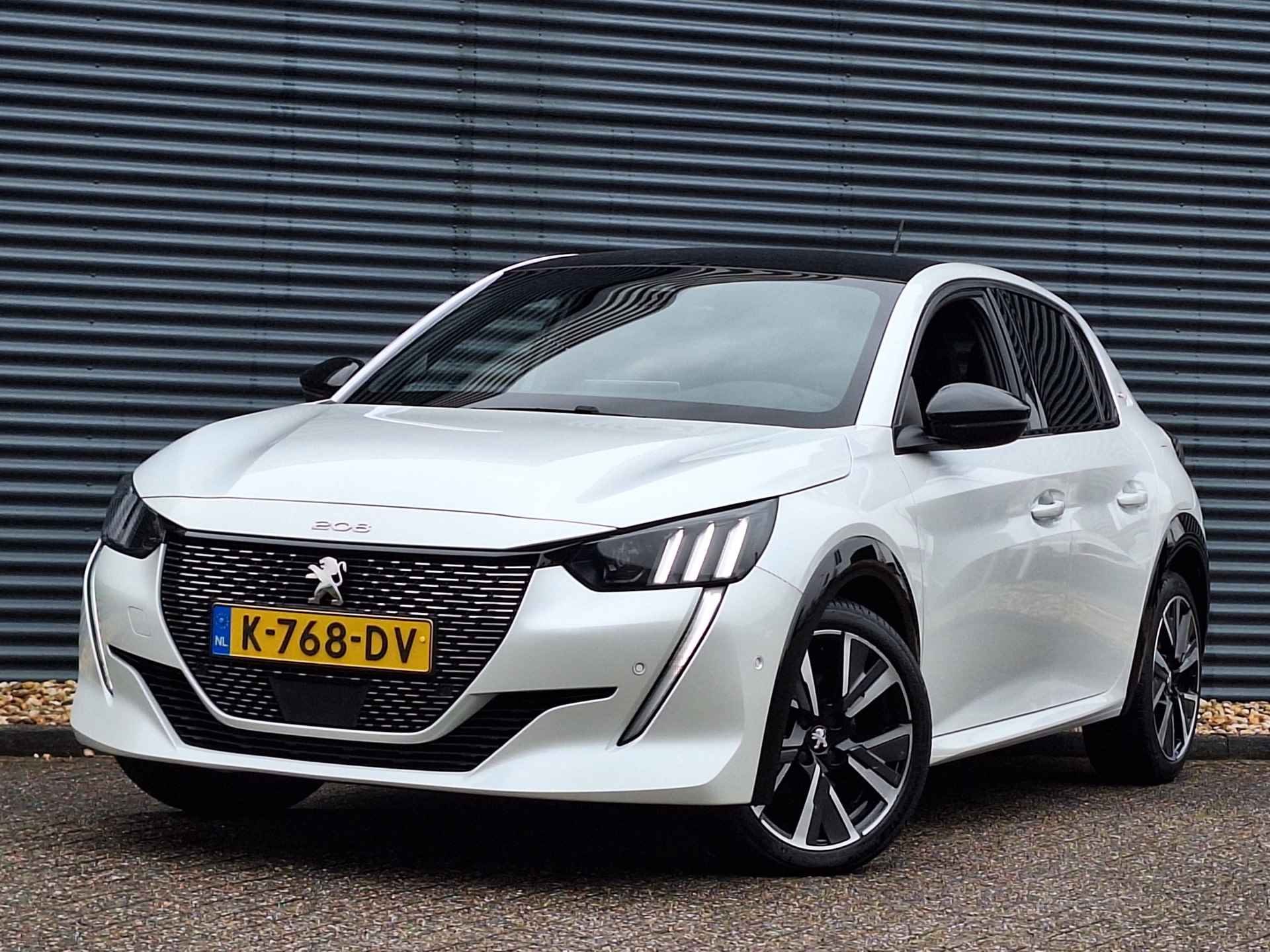 Peugeot 208 1.2 PureTech GT-Line | Automaat | Lederen Bekleding | Stoelverwarming | Zwart Dak | Navigatie | Camera | Wat een Gave Uitvoering !! - 50/54