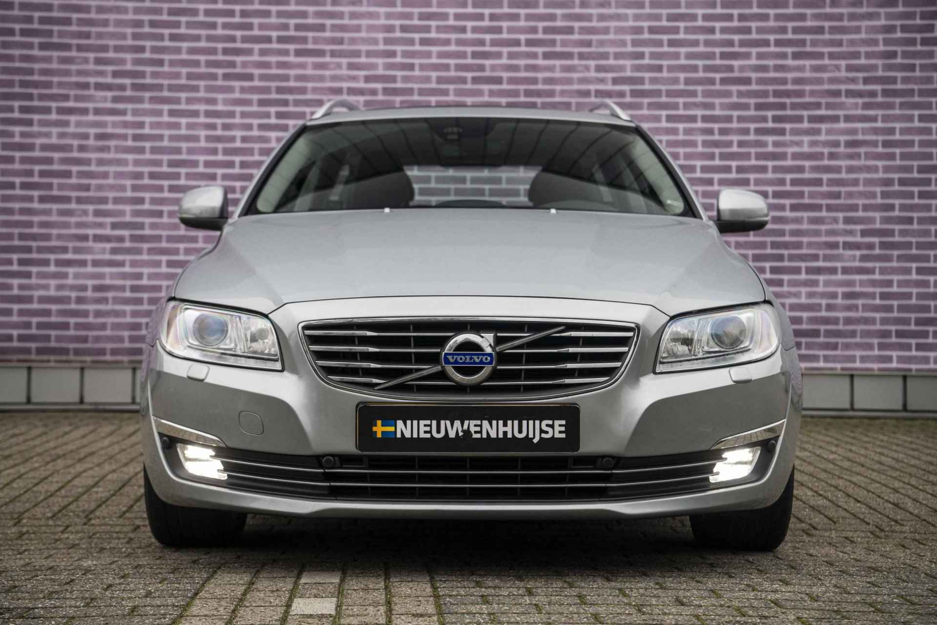 Volvo V70 2.0 T4 Polar+ | Navi | Leder | Trekhaak | Standkachel | Park Asisst | SK-Dak | Stoelverw. | DEALER ONDERHOUDEN | - 10/35