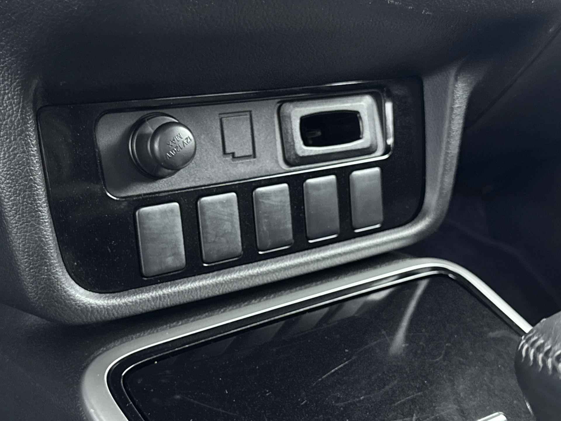 Mitsubishi Outlander 2.0 150pk Automaat Business Edition | Camera | Climate Control | Parkeersensoren - 19/35