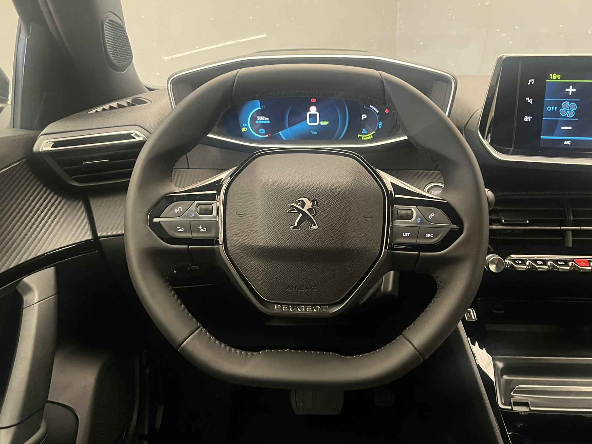 Peugeot e-2008 Allure Pack | Achteruitrijcamera | Parkeerhulp | Keyless start | Climate controle | 3D Digitaal instrumentenpaneel | 17'' Lichtmetalen velgen | - 15/34