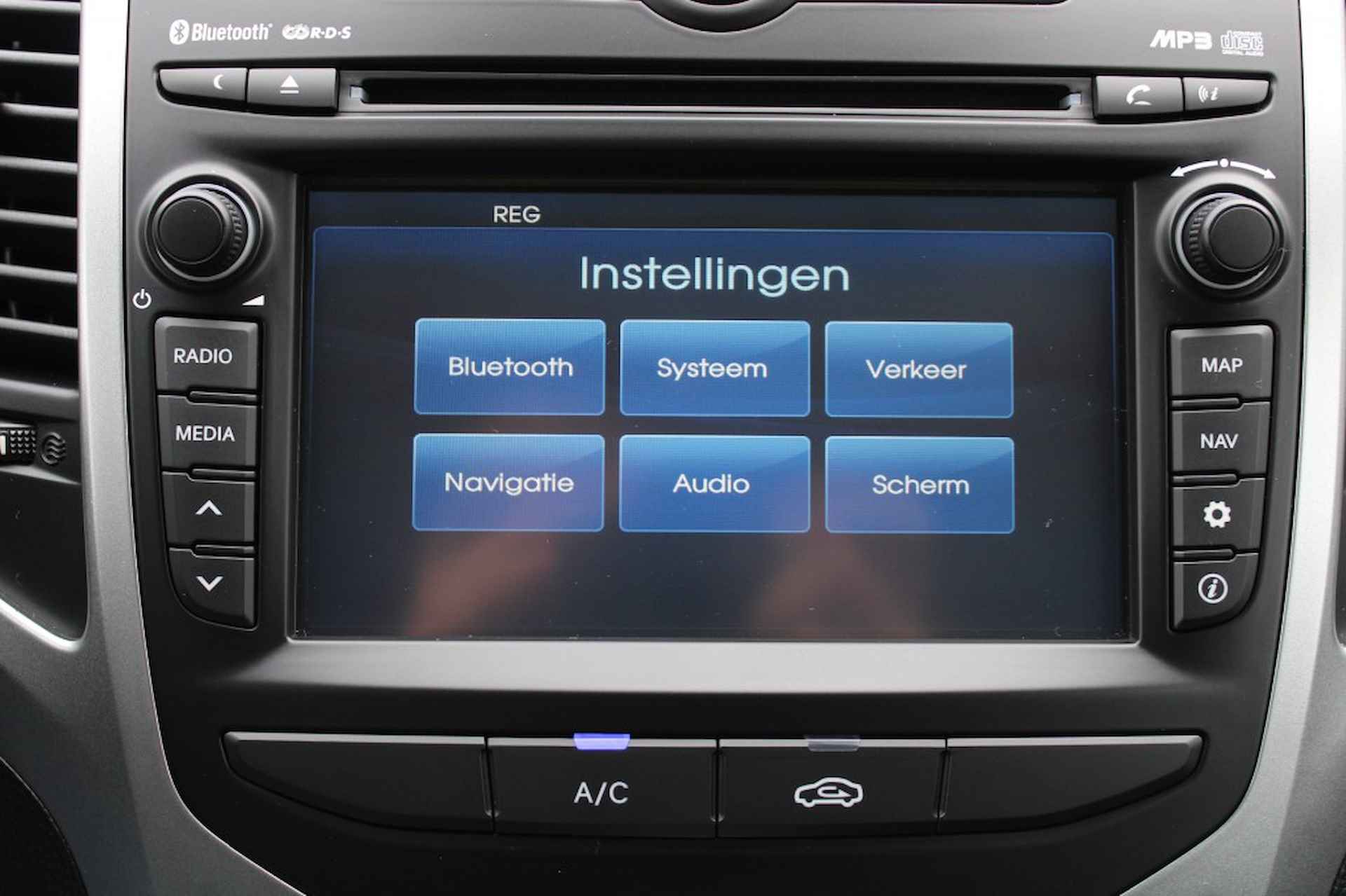 HYUNDAI Ix20 1.4i 90pk Go! Airco/Bluetooth/Navigatie - 10/30