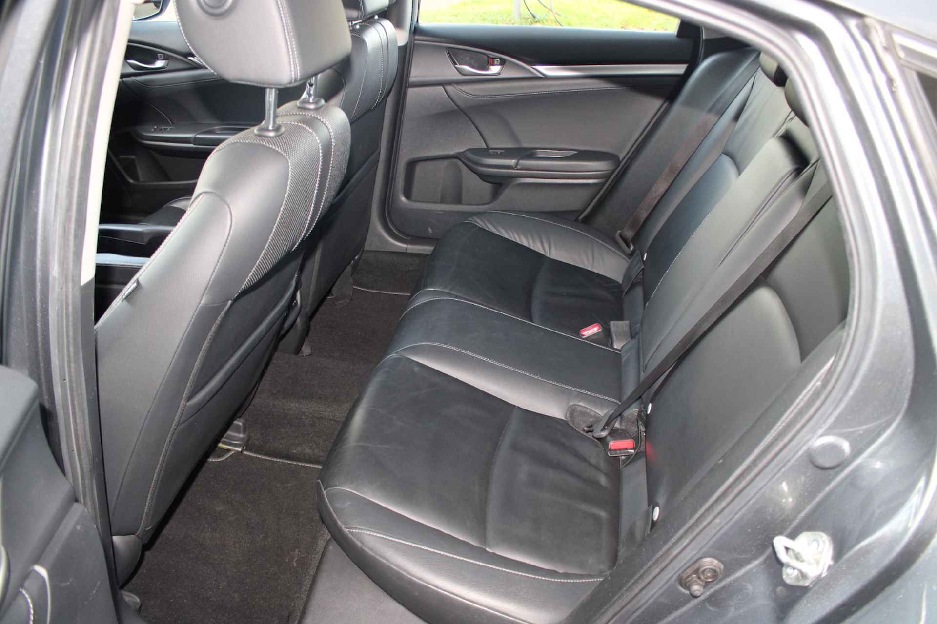 HONDA Civic 1.5 i-VTEC 182pk Automaat Executive Sunroof Leder Premium Audio - 26/35