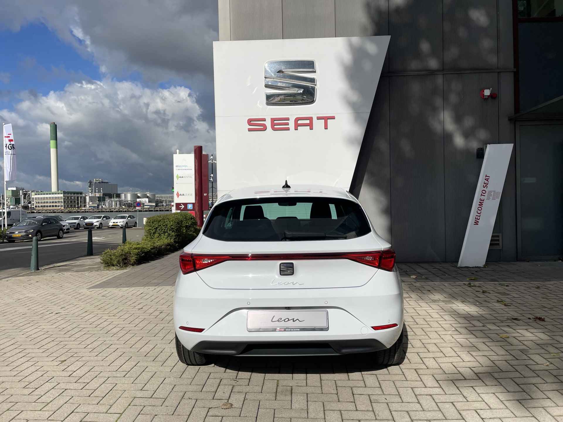 SEAT Leon Sportstourer Style Business Intense 1.5 eTSI 110kW / 150pk Stationwagen 7 versn. DSG - 2/4