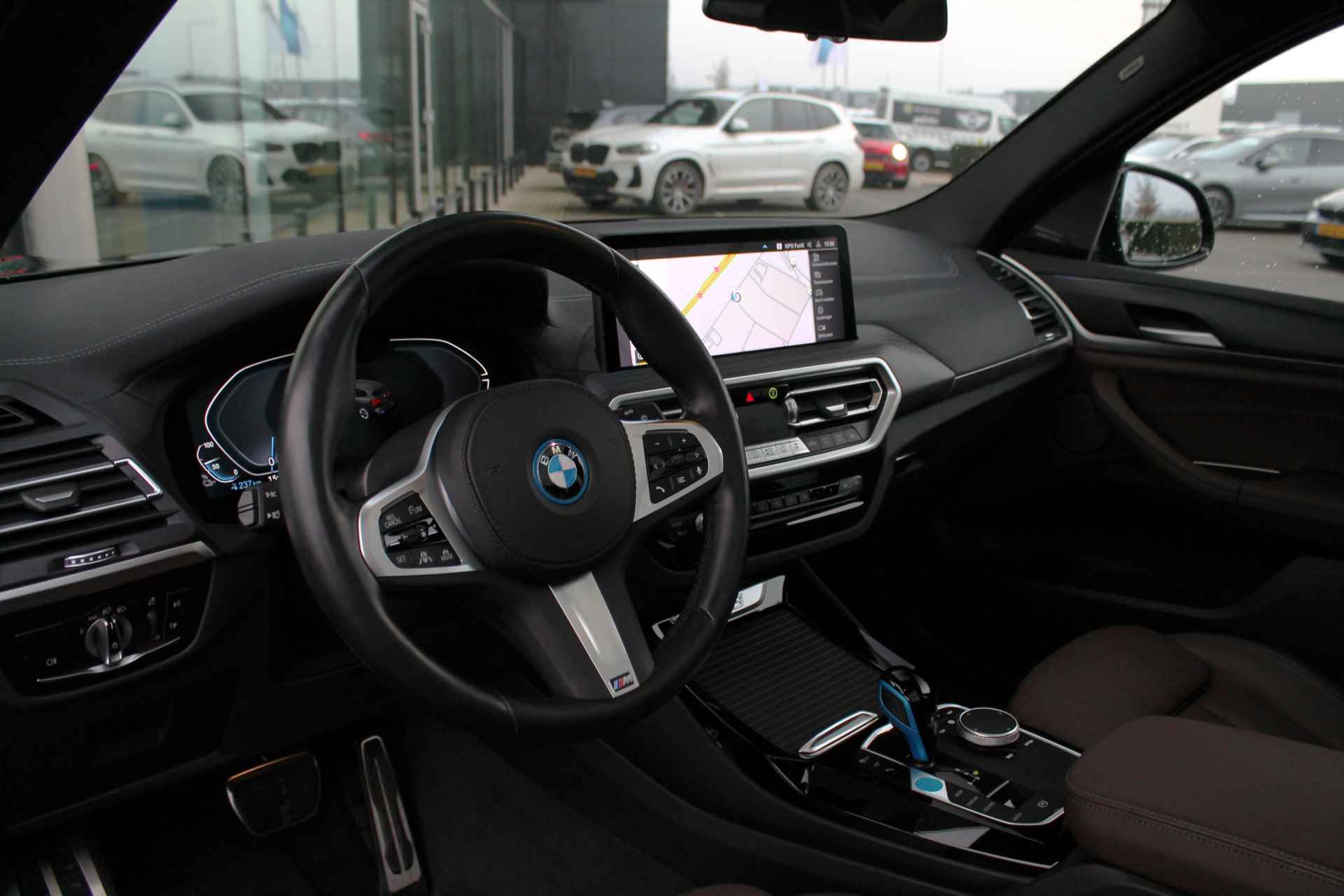 BMW iX3 High Executive / Sportstoelen / Stoelverwarming / M Adaptief onderstel / Live Cockpit Professional / Harman Kardon / Head-Up / Parking Assistant Plus - 6/63