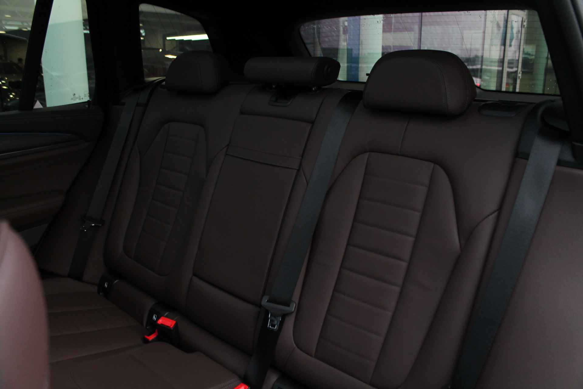 BMW iX3 High Executive / Sportstoelen / Stoelverwarming / M Adaptief onderstel / Live Cockpit Professional / Harman Kardon / Head-Up / Parking Assistant Plus - 18/63