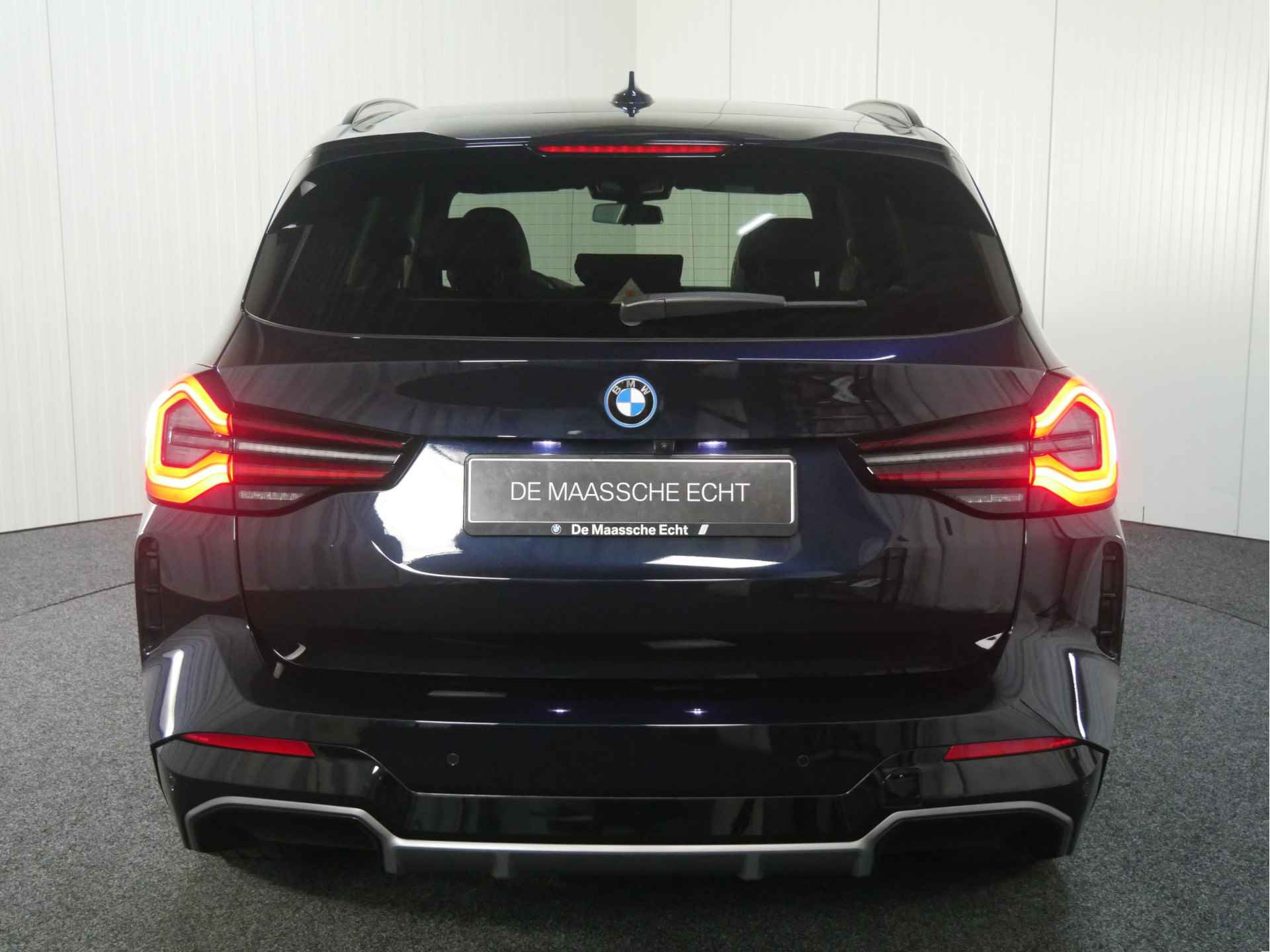 BMW iX3 High Executive / Sportstoelen / Stoelverwarming / M Adaptief onderstel / Live Cockpit Professional / Harman Kardon / Head-Up / Parking Assistant Plus - 30/63