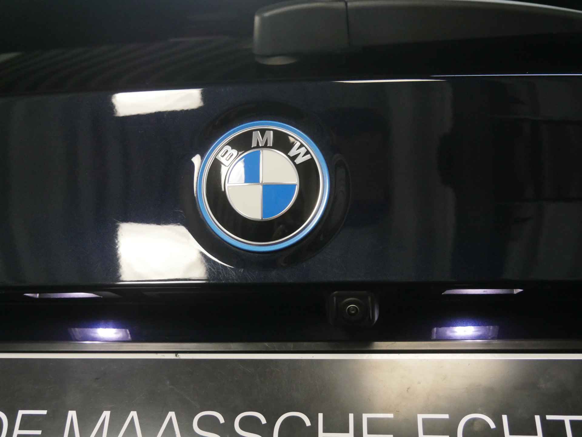 BMW iX3 High Executive / Sportstoelen / Stoelverwarming / M Adaptief onderstel / Live Cockpit Professional / Harman Kardon / Head-Up / Parking Assistant Plus - 32/63