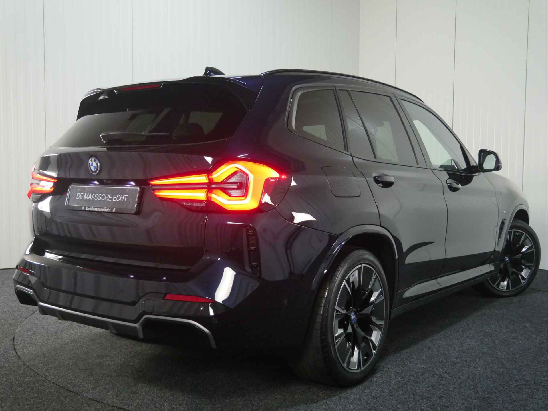 BMW iX3 High Executive / Sportstoelen / Stoelverwarming / M Adaptief onderstel / Live Cockpit Professional / Harman Kardon / Head-Up / Parking Assistant Plus - 48/63