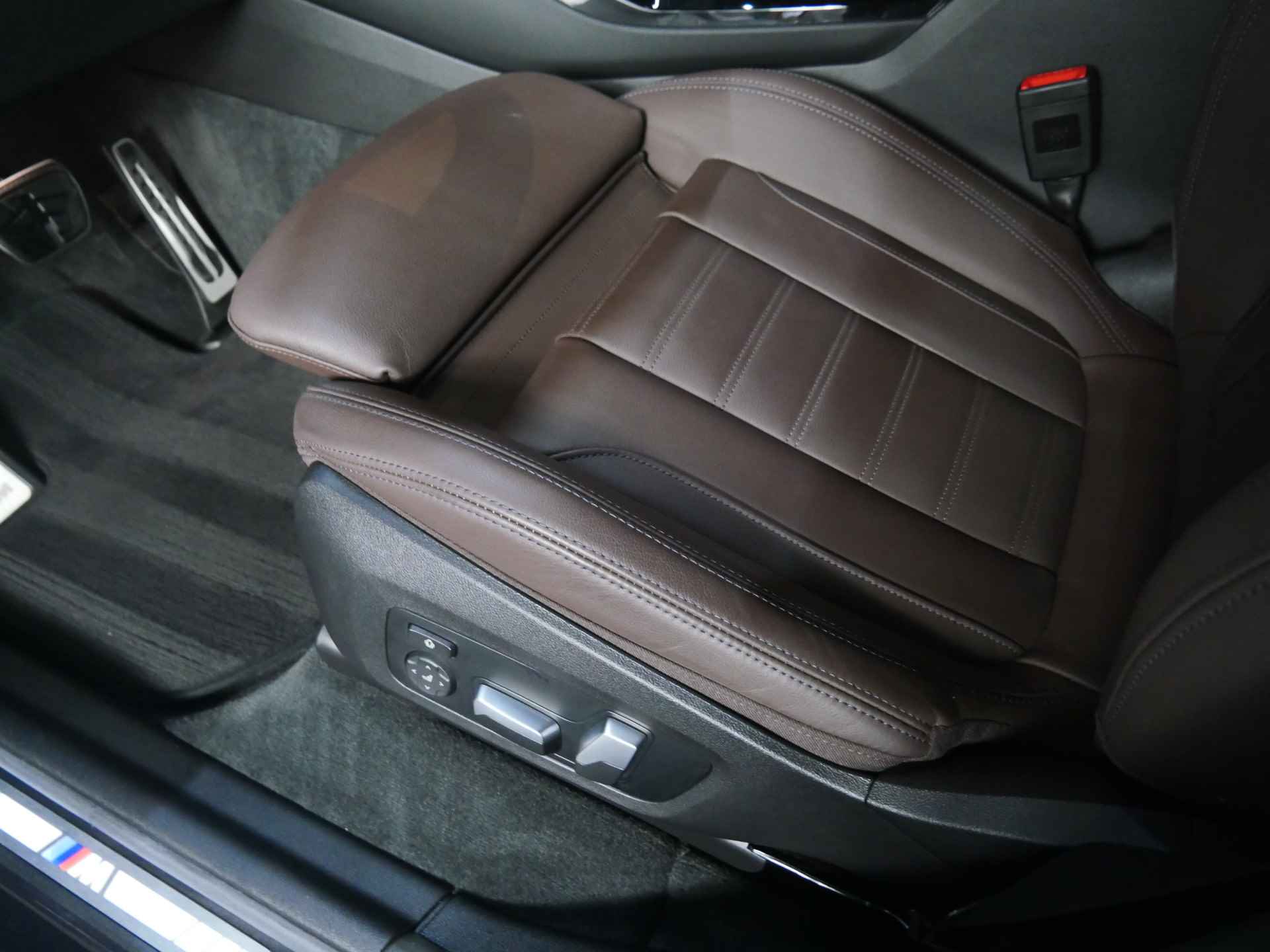 BMW iX3 High Executive / Sportstoelen / Stoelverwarming / M Adaptief onderstel / Live Cockpit Professional / Harman Kardon / Head-Up / Parking Assistant Plus - 51/63