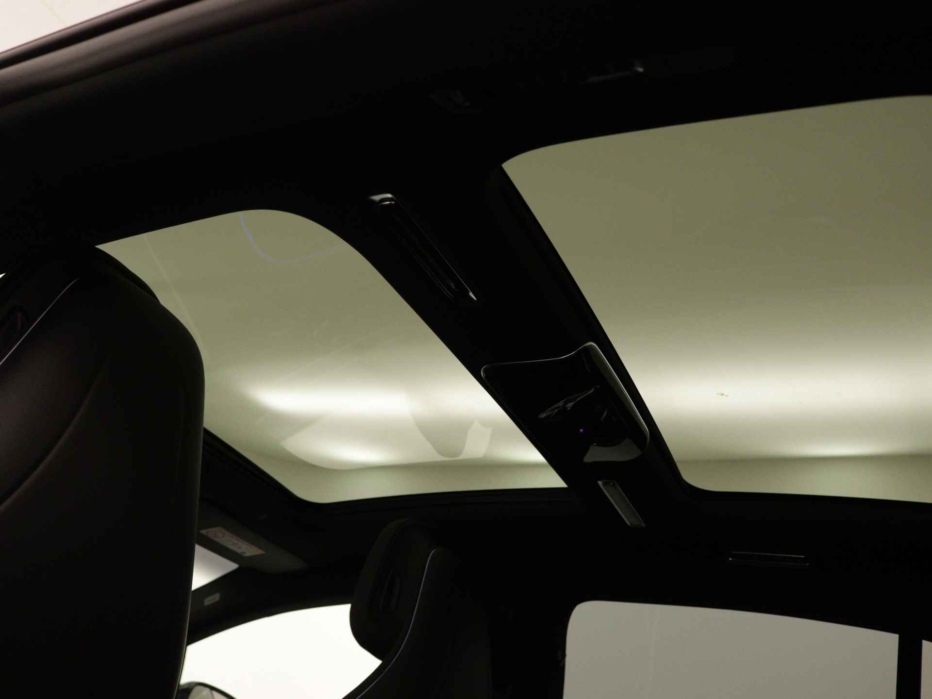Mercedes-Benz EQS 580 4MATIC AMG Line 108 kWh | Achterasbesturing tot 10° | Garagedeuropener | Premium Plus pakket | Akoestiekcomfortpakket | MBUX augmented reality voor navigatie | Nightpakket | Rijassistentiepakket plus | - 6/37