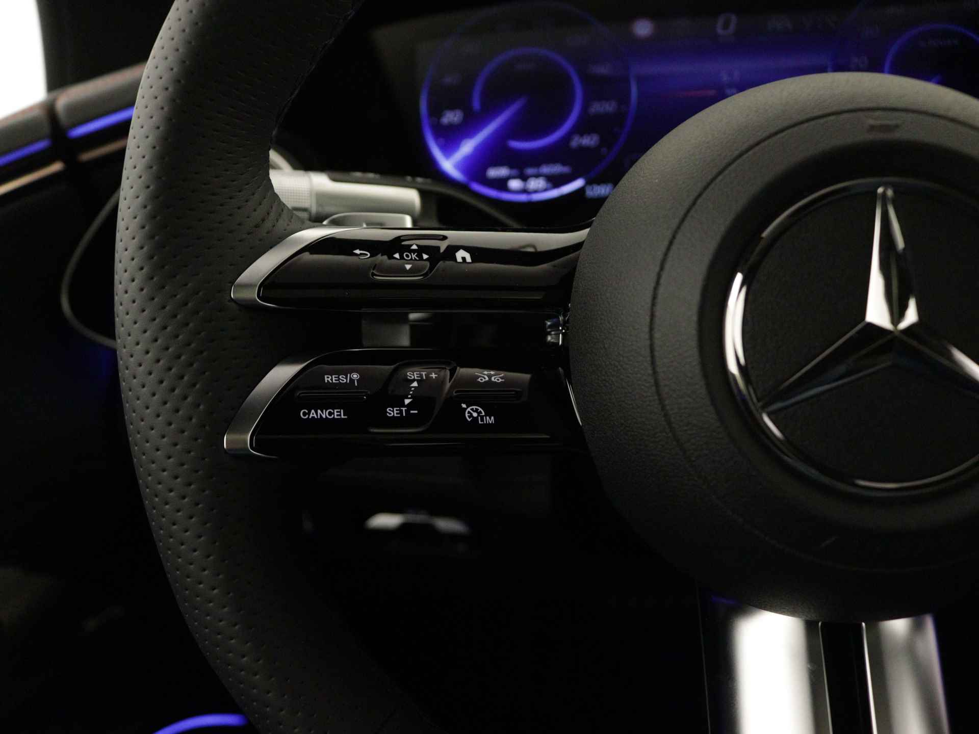 Mercedes-Benz EQS 580 4MATIC AMG Line 108 kWh | Achterasbesturing tot 10° | Garagedeuropener | Premium Plus pakket | Akoestiekcomfortpakket | MBUX augmented reality voor navigatie | Nightpakket | Rijassistentiepakket plus | - 19/37