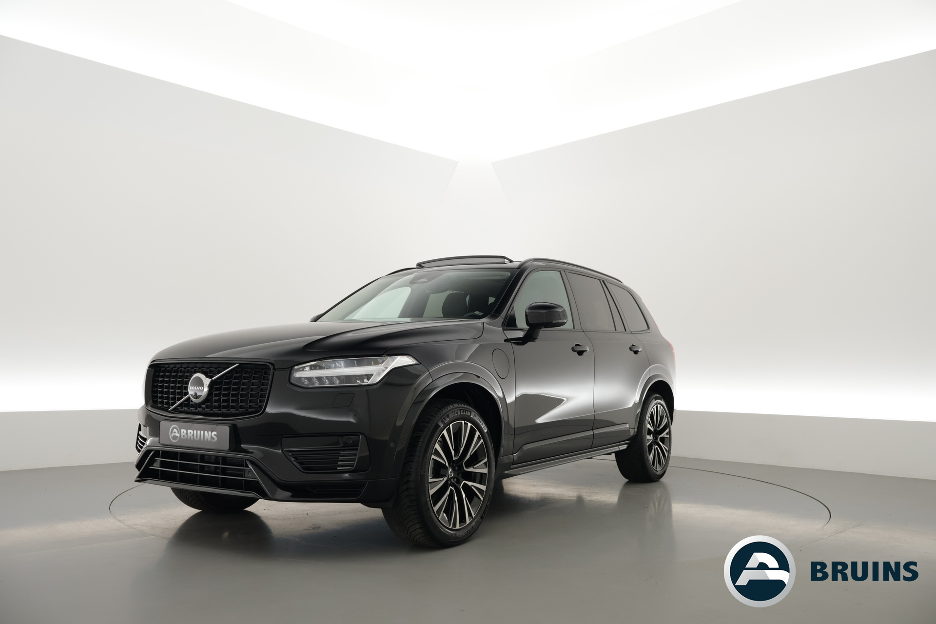 Volvo XC90 2.0 T8 Plug-in hybrid AWD Plus Dark | Pano-dak | 360 camera | Trekhaak | H&K Audio |