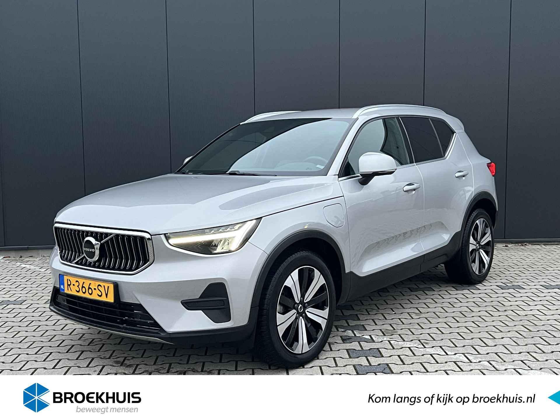 Volvo XC40 T4 Recharge Bright | Plug-In Hybrid! | Camera | Stoelverwarming | 19 Inch | Privacy Glass | Parkeersensoren Rondom - 1/8