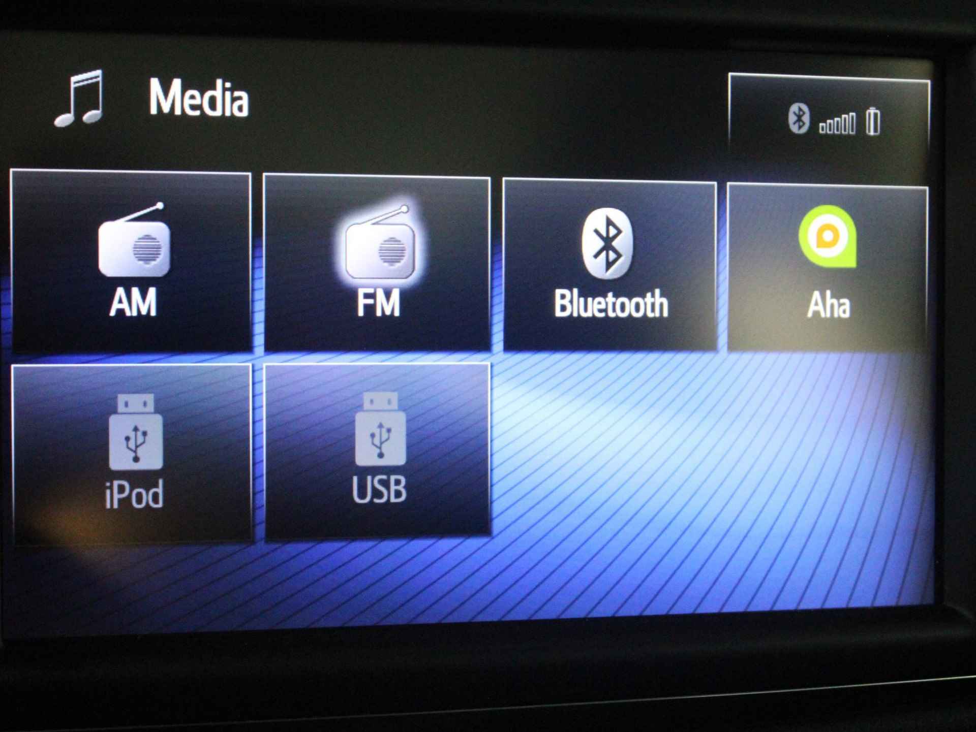 Toyota Yaris 1.5 Hybrid Bi-Tone Plus  | Navi | Clima | Panoramadak | Achteruitrijcamera | LMV | Cruise | Bluetooth | - 11/47