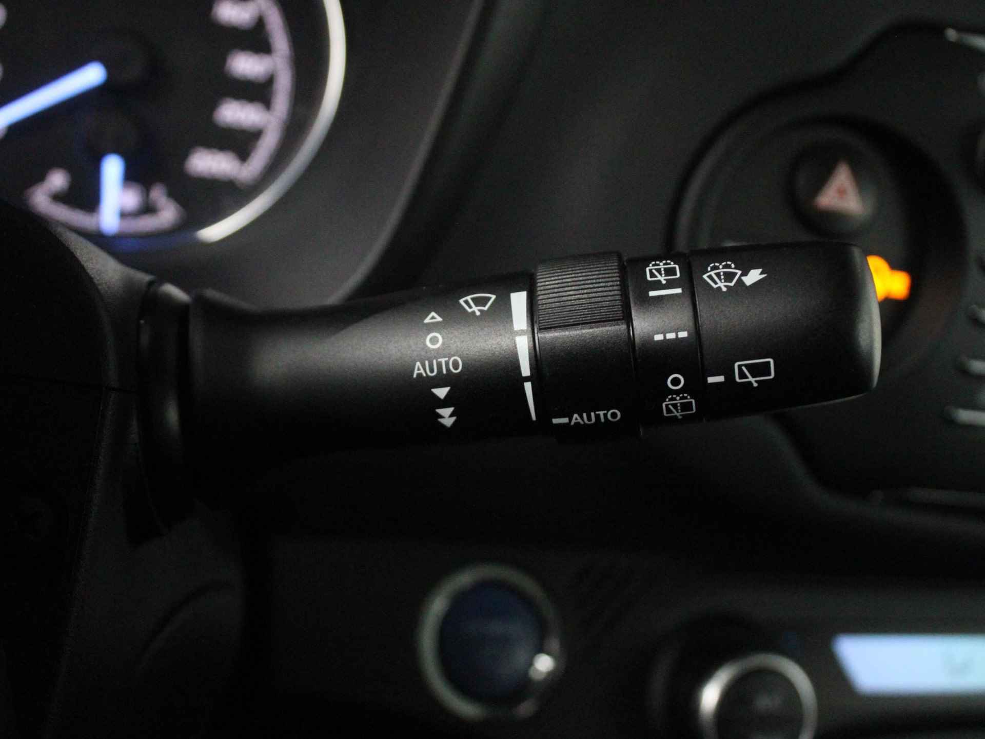 Toyota Yaris 1.5 Hybrid Bi-Tone Plus  | Navi | Clima | Panoramadak | Achteruitrijcamera | LMV | Cruise | Bluetooth | - 26/47
