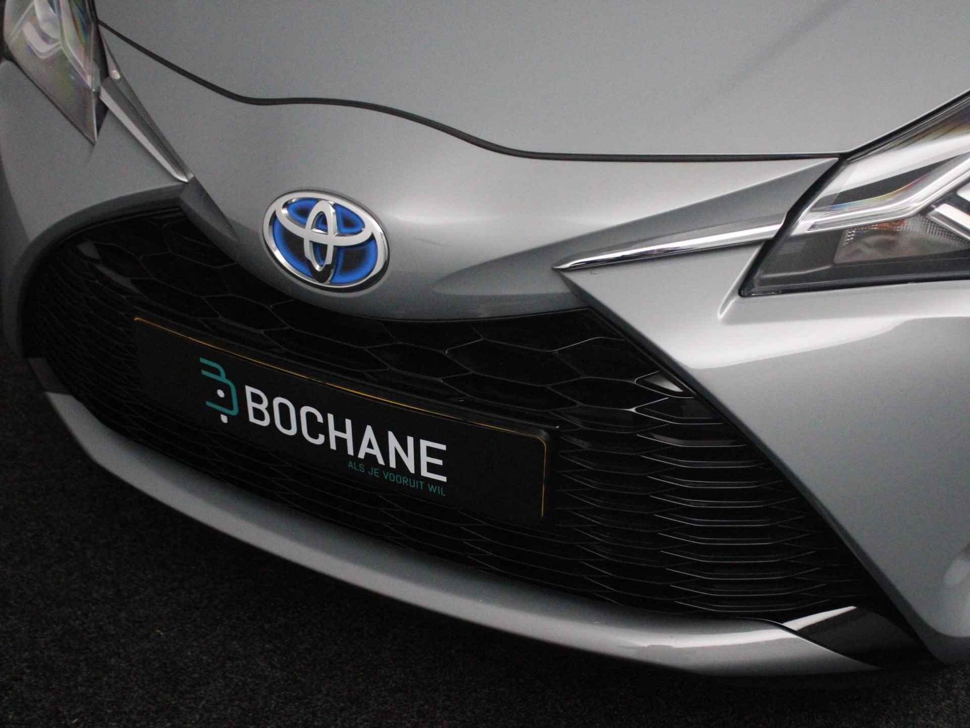 Toyota Yaris 1.5 Hybrid Bi-Tone Plus  | Navi | Clima | Panoramadak | Achteruitrijcamera | LMV | Cruise | Bluetooth | - 33/47