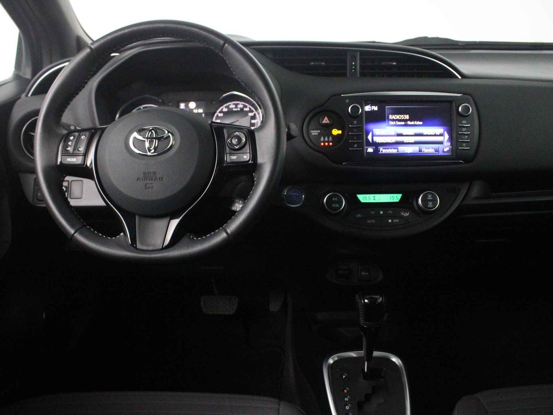 Toyota Yaris 1.5 Hybrid Bi-Tone Plus  | Navi | Clima | Panoramadak | Achteruitrijcamera | LMV | Cruise | Bluetooth | - 35/47