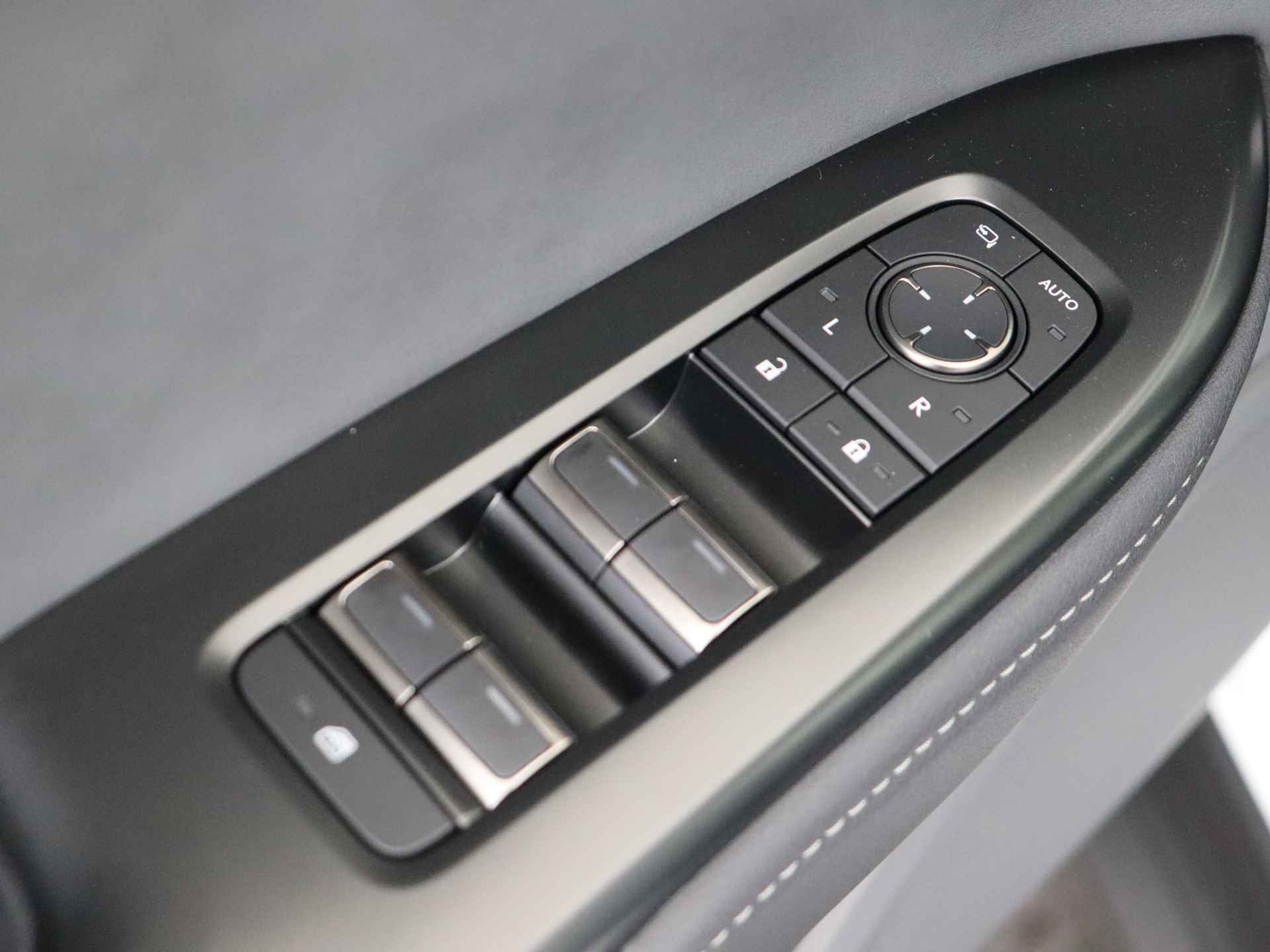 Lexus RZ 450e Comfort Line | 20" inch LM velgen | 14" inch touchscreen | Lexus Safety System+ | - 25/41