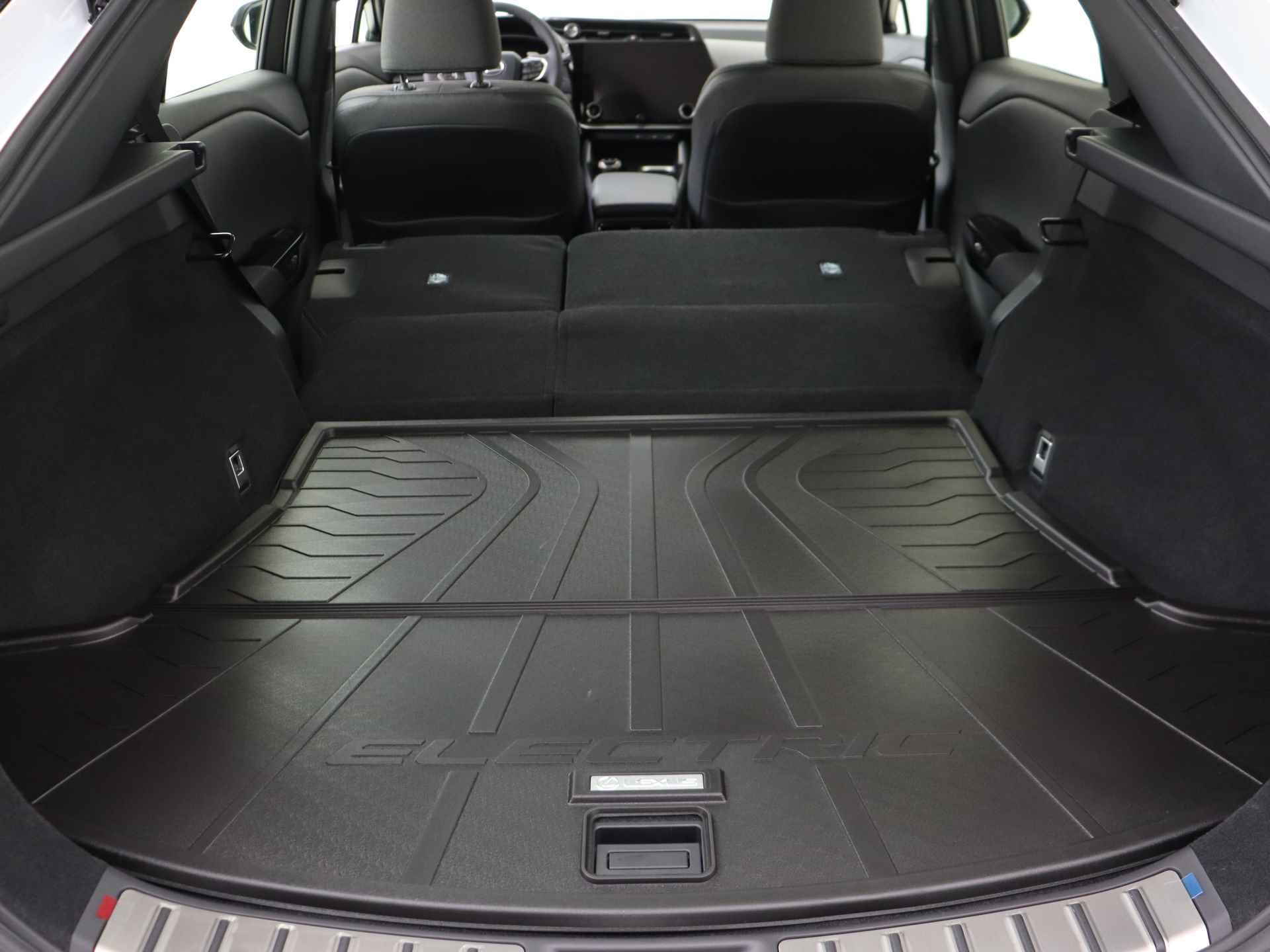 Lexus RZ 450e Comfort Line | 20" inch LM velgen | 14" inch touchscreen | Lexus Safety System+ | - 28/41