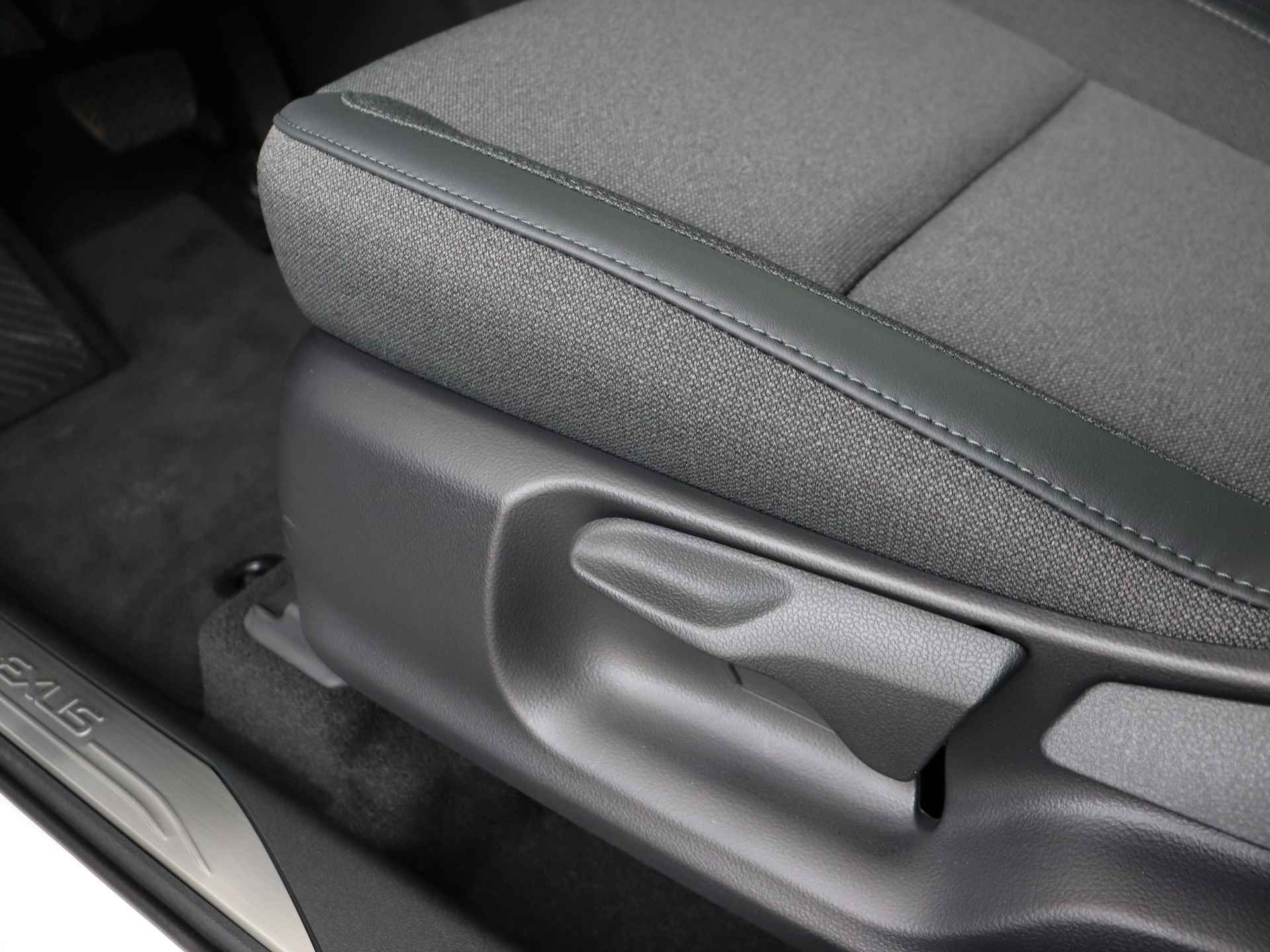 Lexus RZ 450e Comfort Line | 20" inch LM velgen | 14" inch touchscreen | Lexus Safety System+ | - 31/41
