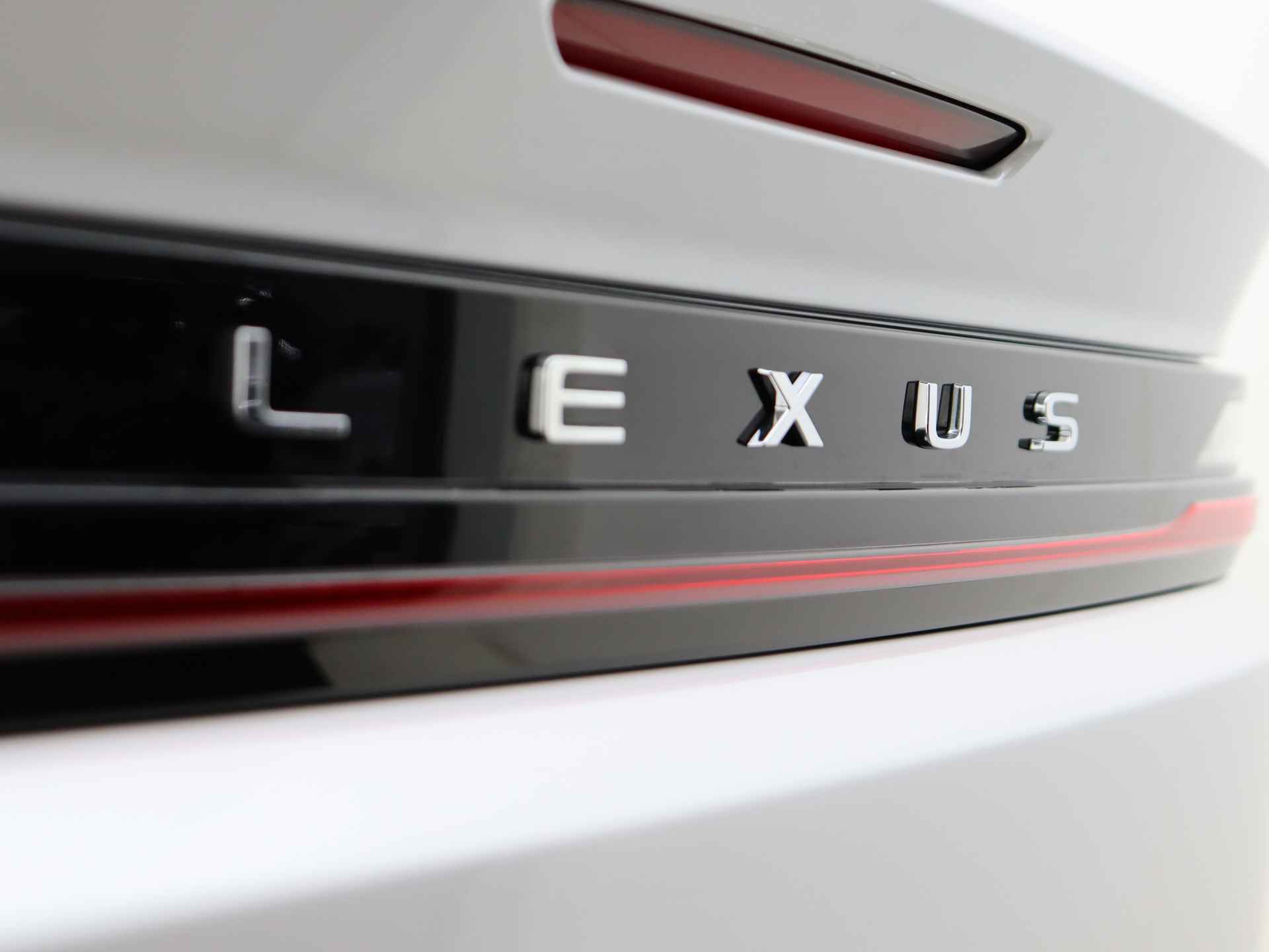 Lexus RZ 450e Comfort Line | 20" inch LM velgen | 14" inch touchscreen | Lexus Safety System+ | - 37/41