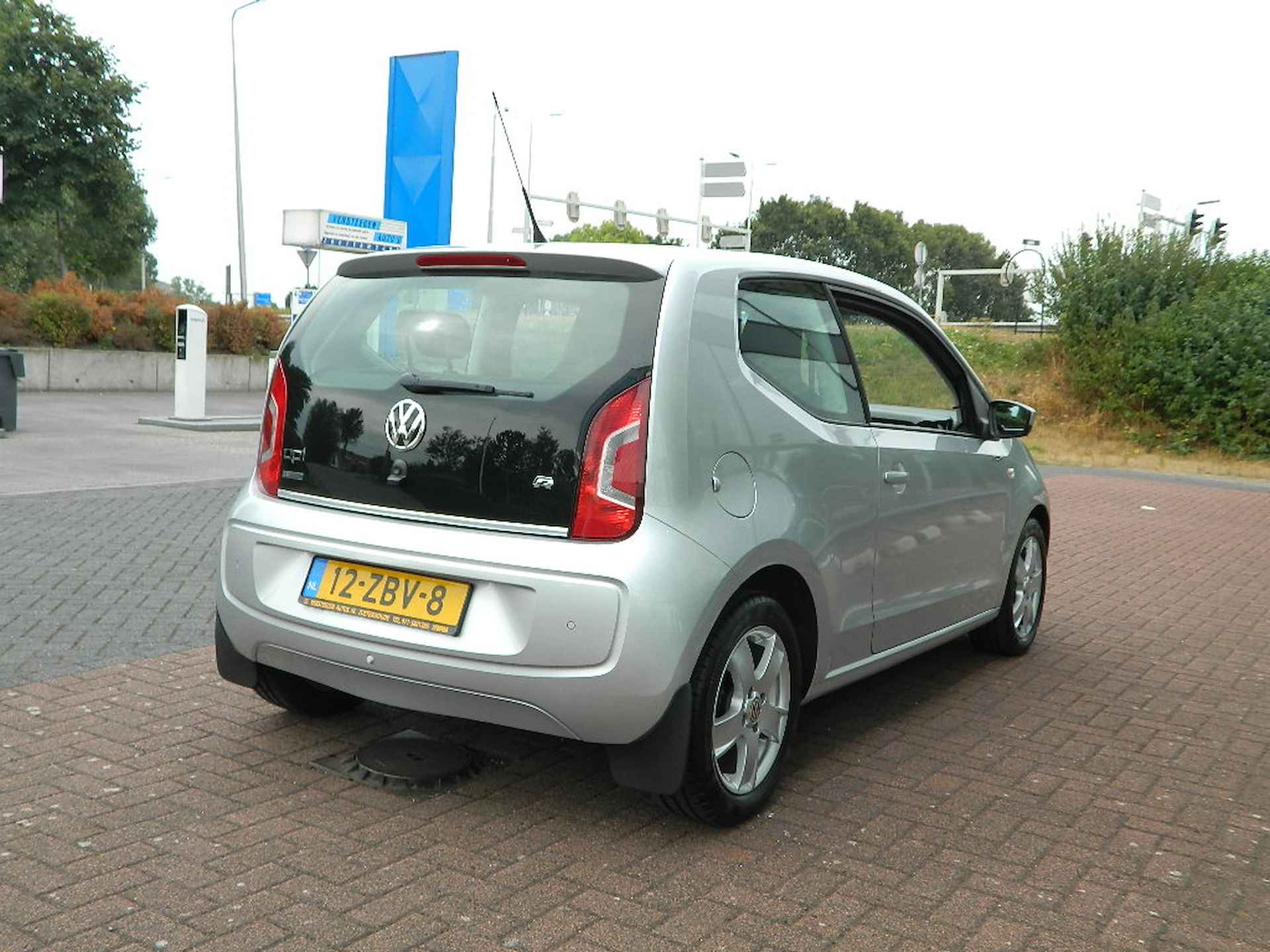 VOLKSWAGEN Up! R 1.0 60PK High up! Navigatie Airco - 15/50