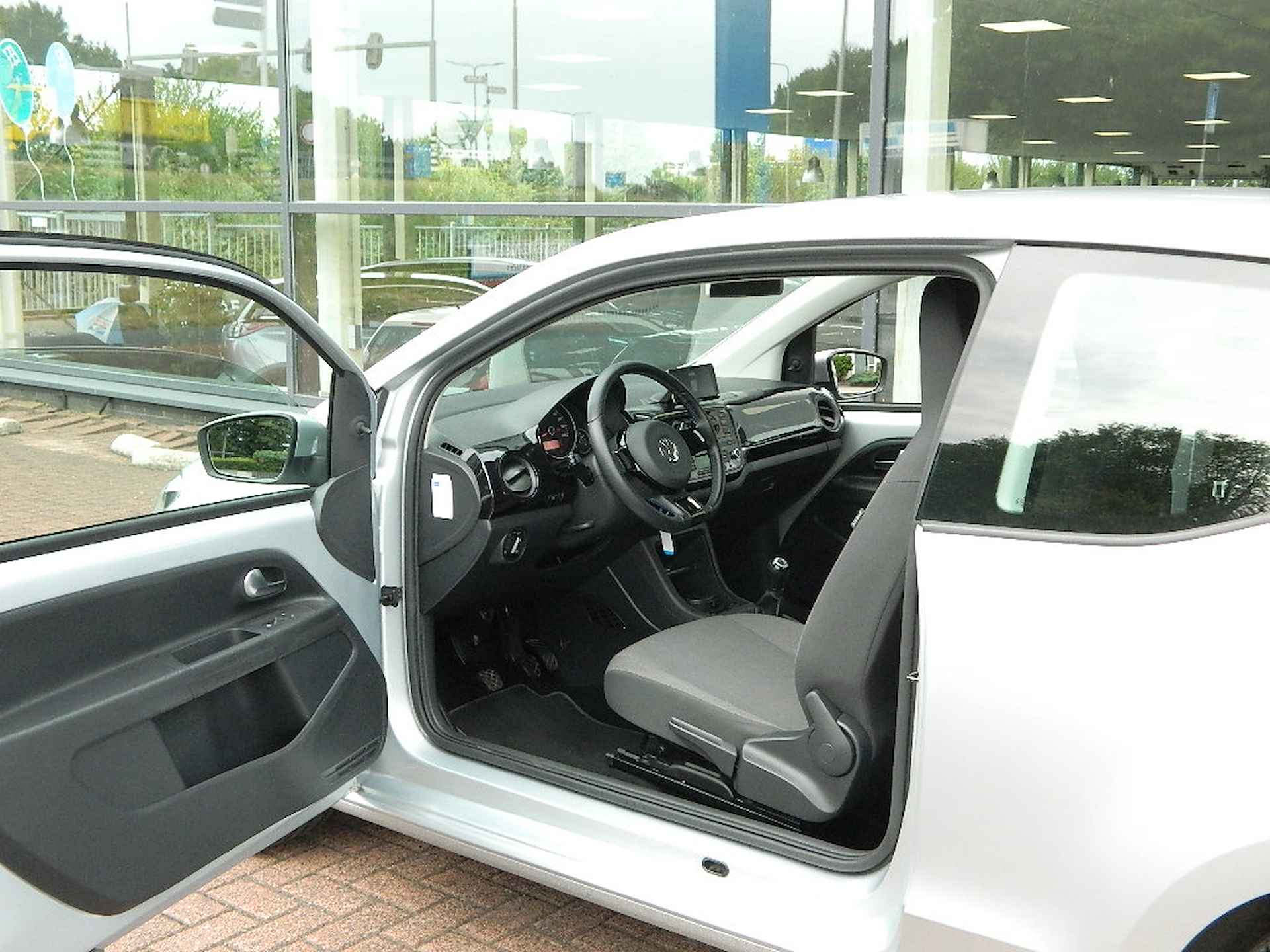 VOLKSWAGEN Up! R 1.0 60PK High up! Navigatie Airco - 20/50