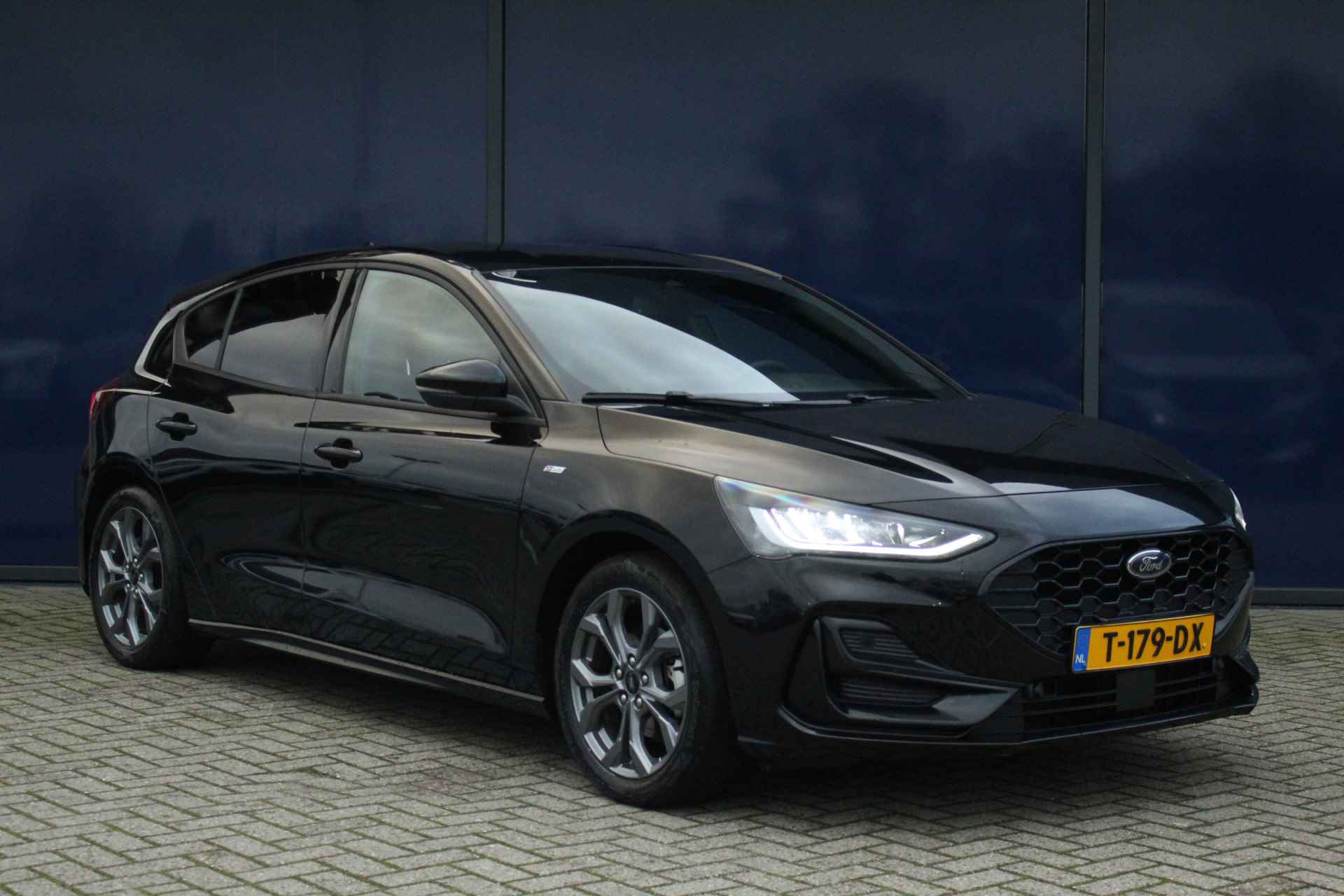 Ford Focus 1.0 125 PK Hybrid ST-Line | LED | Navi | PDC V&A | Climate & Cruise C. | Privacy Glass | 17" LMV | Reservewiel | - 6/39