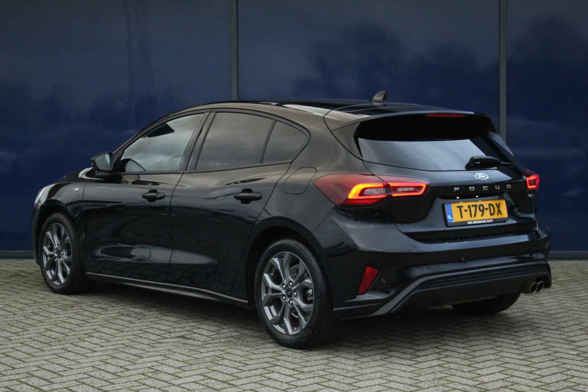 Ford Focus 1.0 125 PK Hybrid ST-Line | LED | Navi | PDC V&A | Climate & Cruise C. | Privacy Glass | 17" LMV | Reservewiel | - 9/39