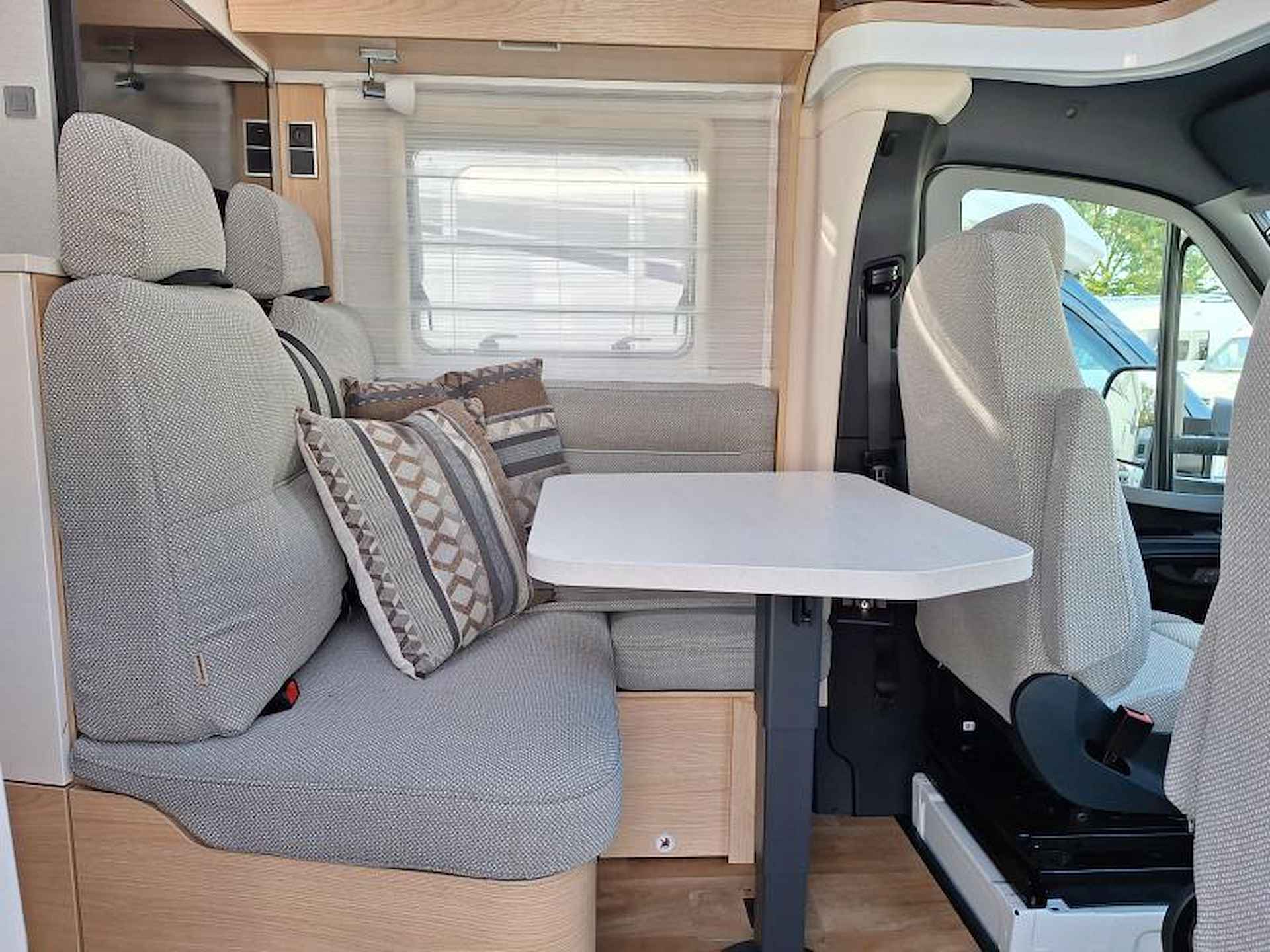 Hymer B-MCT 580  - XXL BED - 9G AUTOMAAT - 5/24