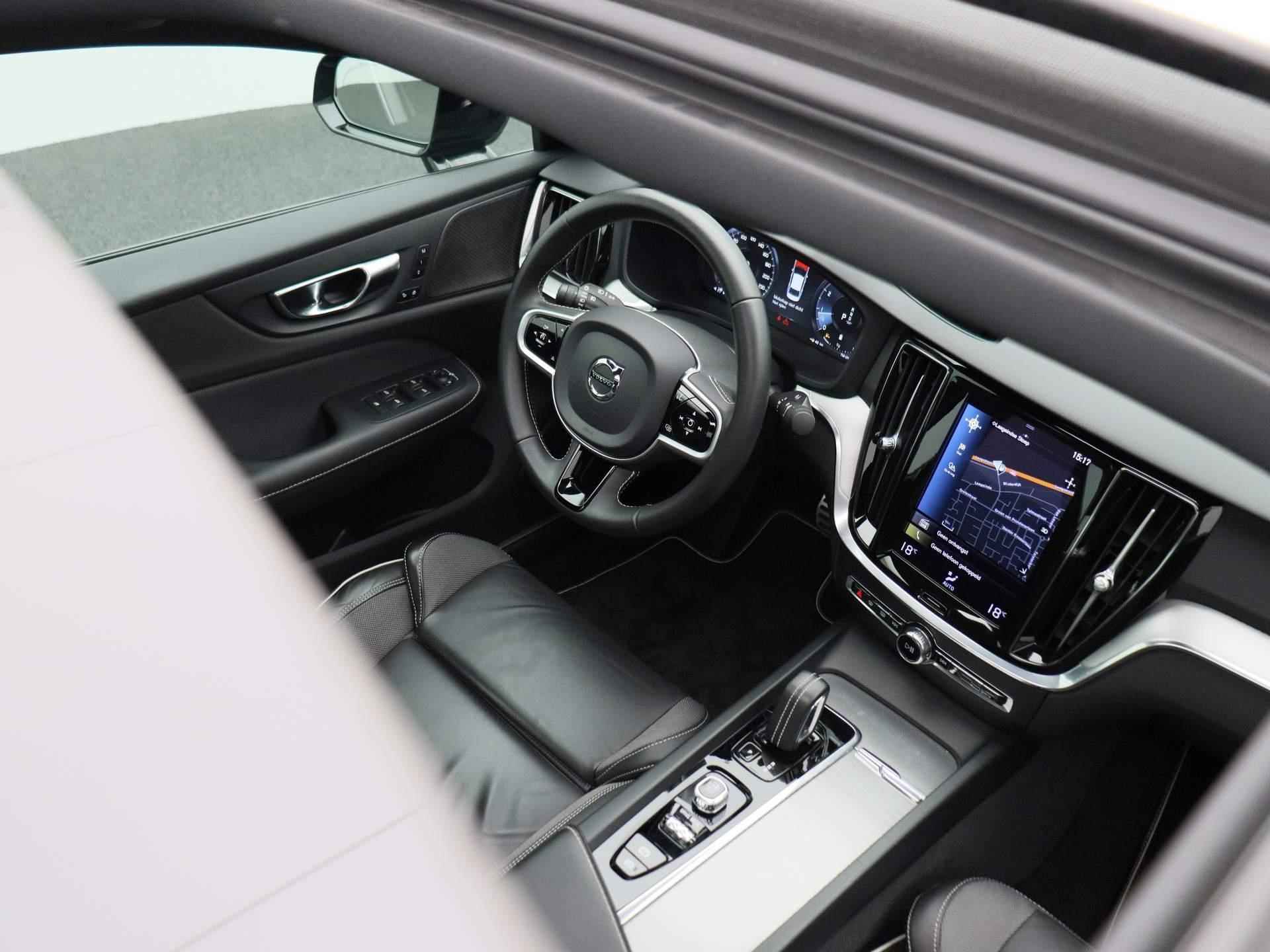 Volvo S60 2.0 B3 R-Design Aut. | Panoramadak | Harman Kardon | memory seats | Leder | Navigatie | Camera | Climate control | Parkeer sensoren | Schuifdak | LED | - 36/40